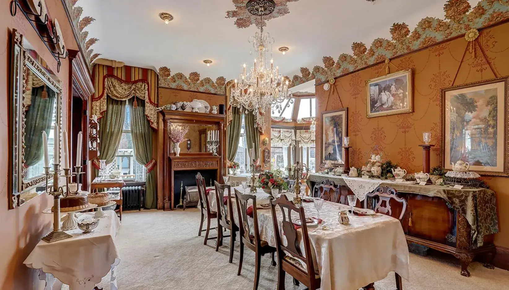 Dining area in Schuster Mansion Bed & Breakfast Dining area in Schuster Mansion Bed & Breakfast
