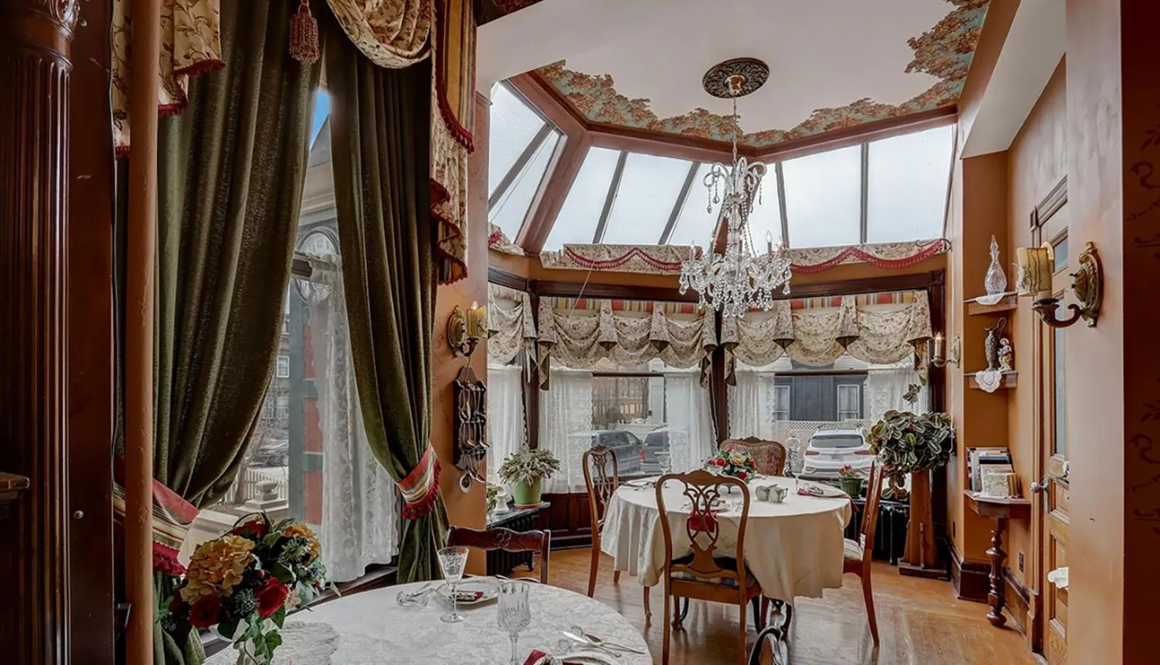 Dining area in Schuster Mansion Bed & Breakfast