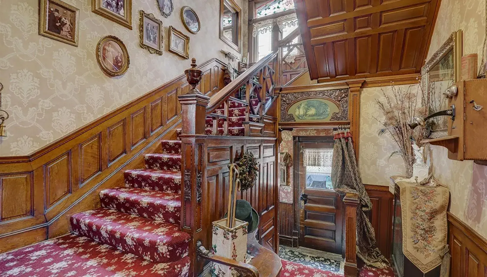 Property building in Schuster Mansion Bed & Breakfast Property building in Schuster Mansion Bed & Breakfast