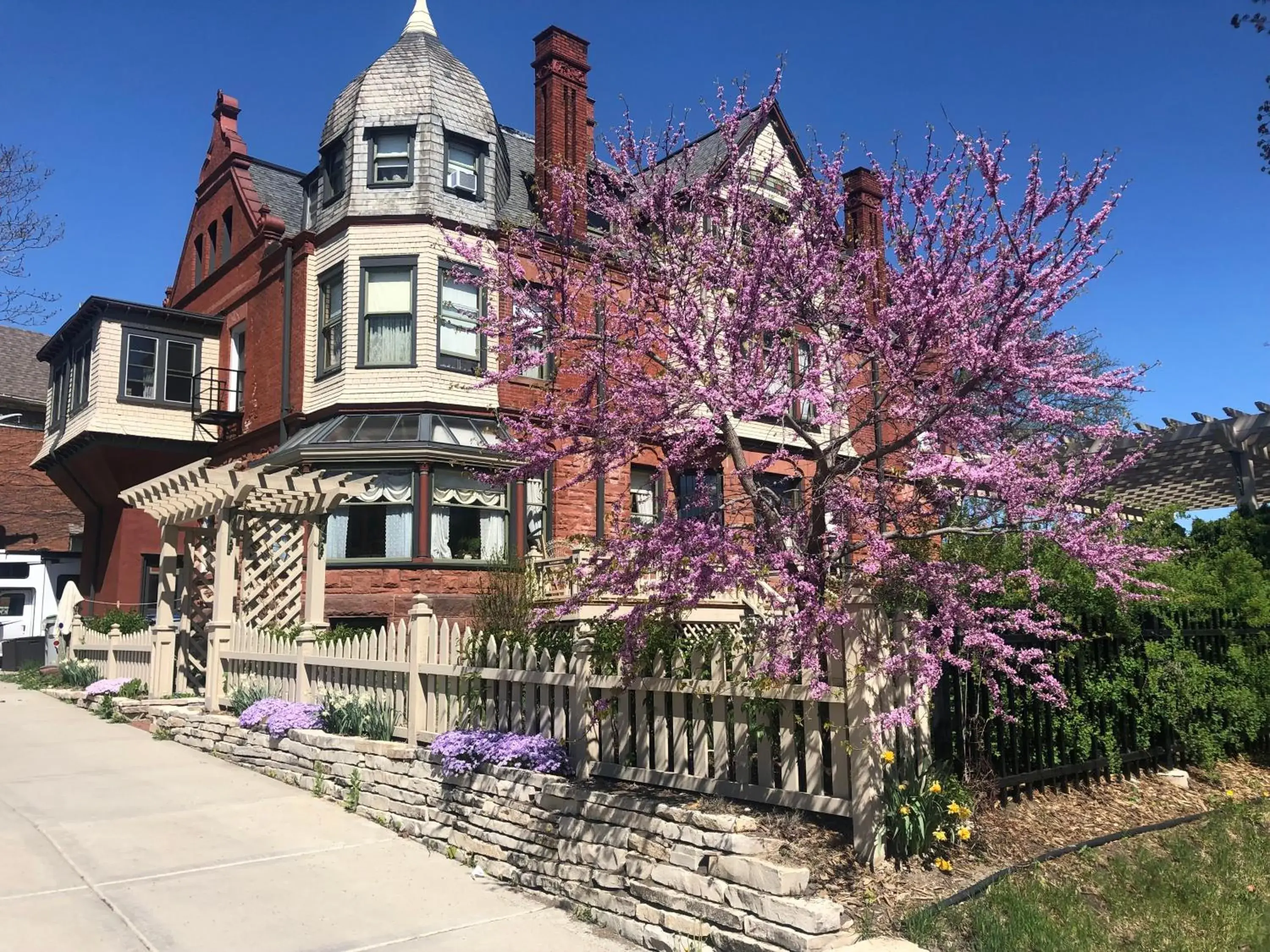 Spring in Schuster Mansion Bed & Breakfast Spring in Schuster Mansion Bed & Breakfast