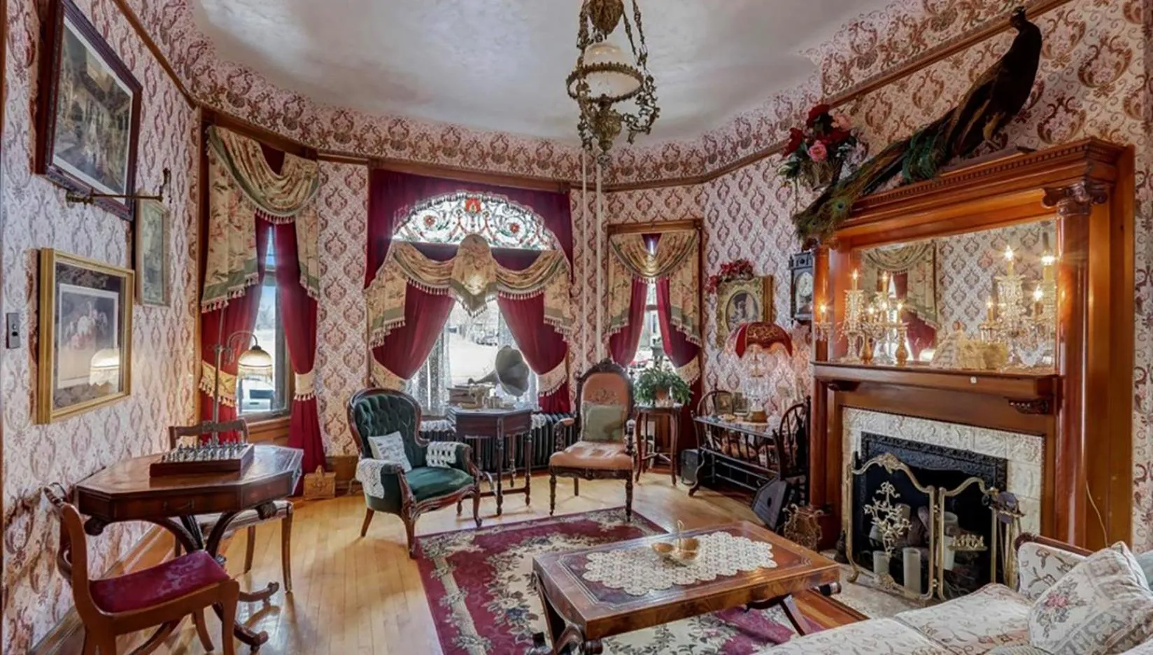 Property building in Schuster Mansion Bed & Breakfast