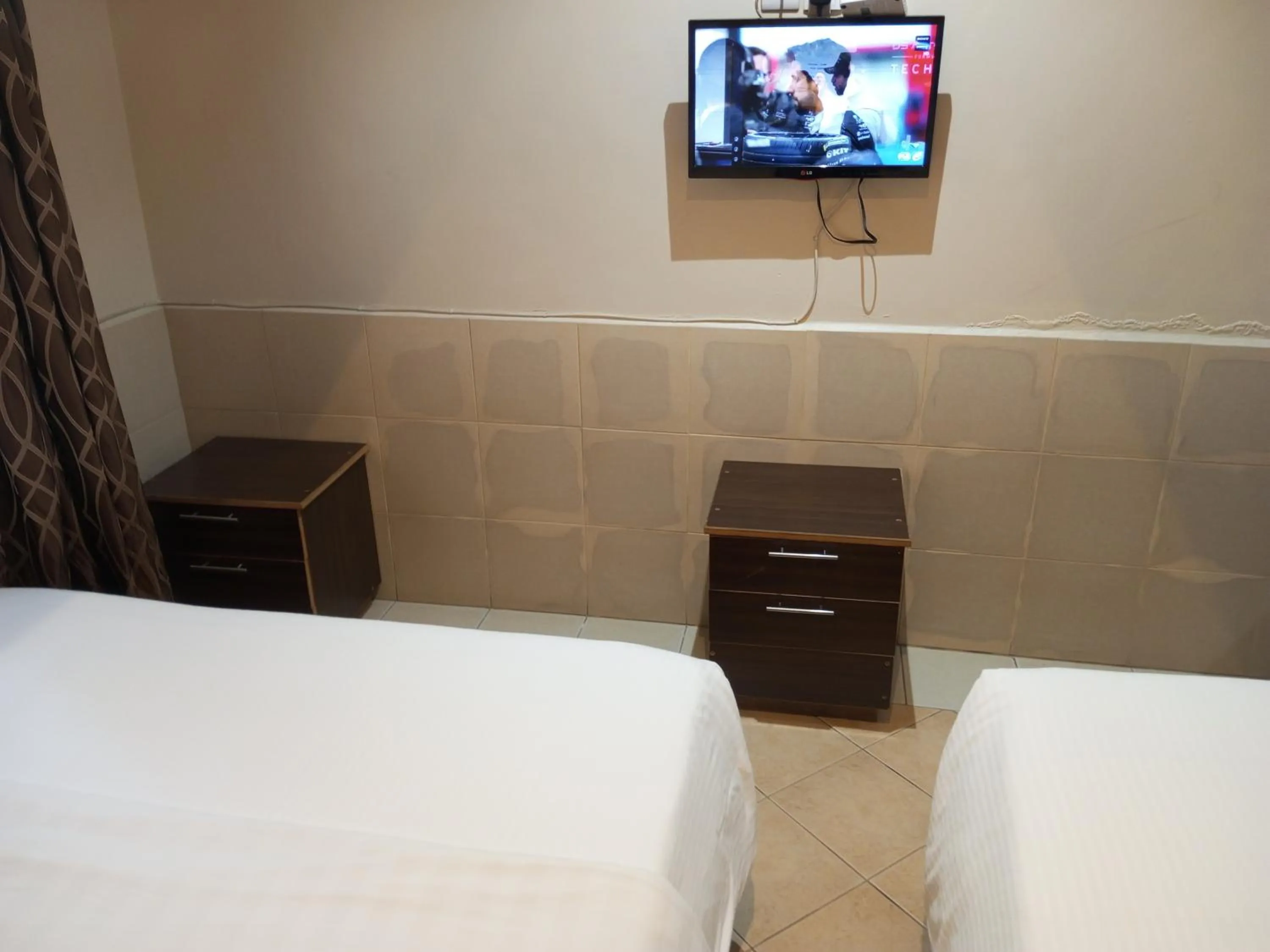 Bed in Fourth Parklands Hotel