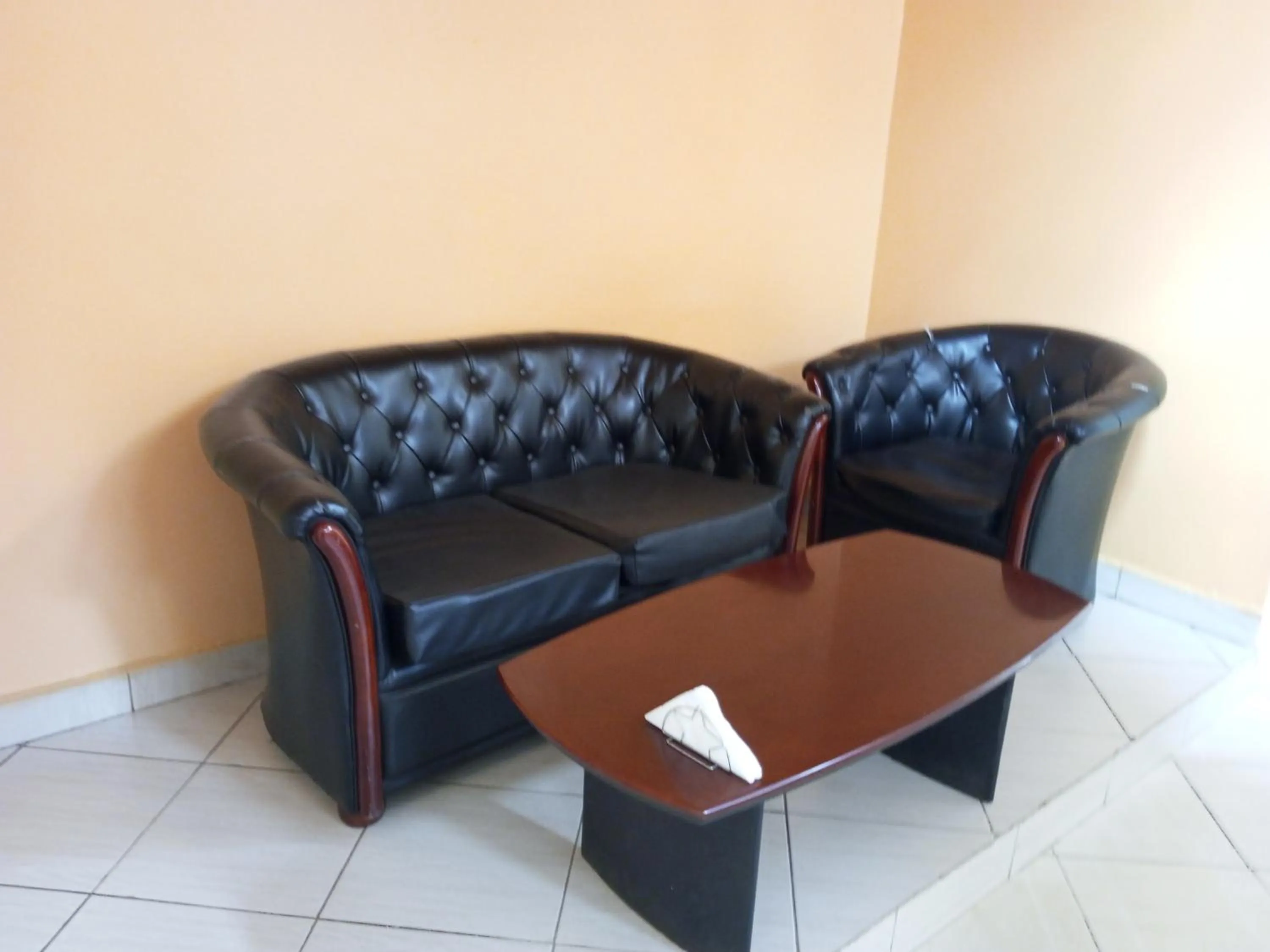 Communal lounge/ TV room in Fourth Parklands Hotel