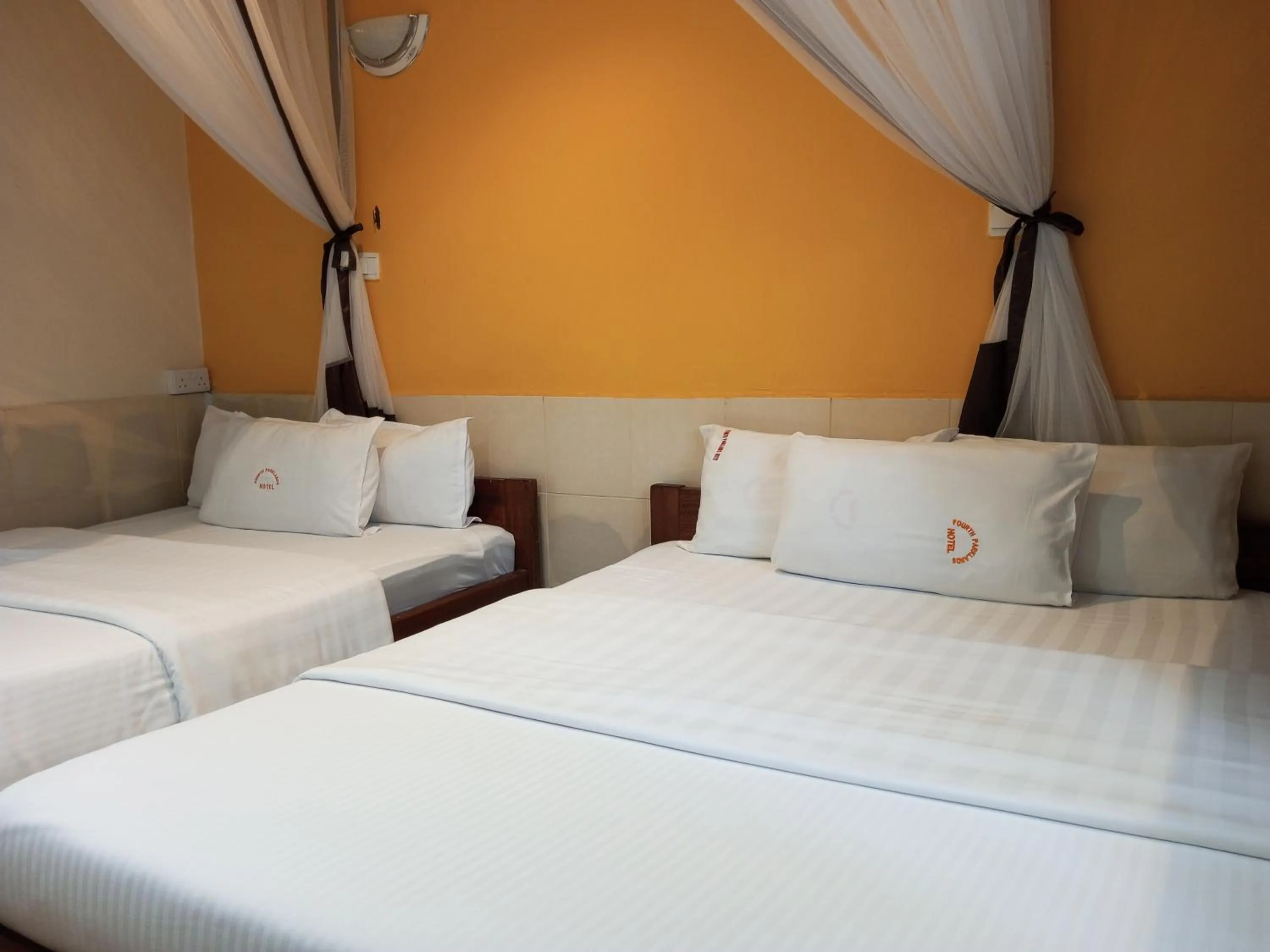 Bed in Fourth Parklands Hotel