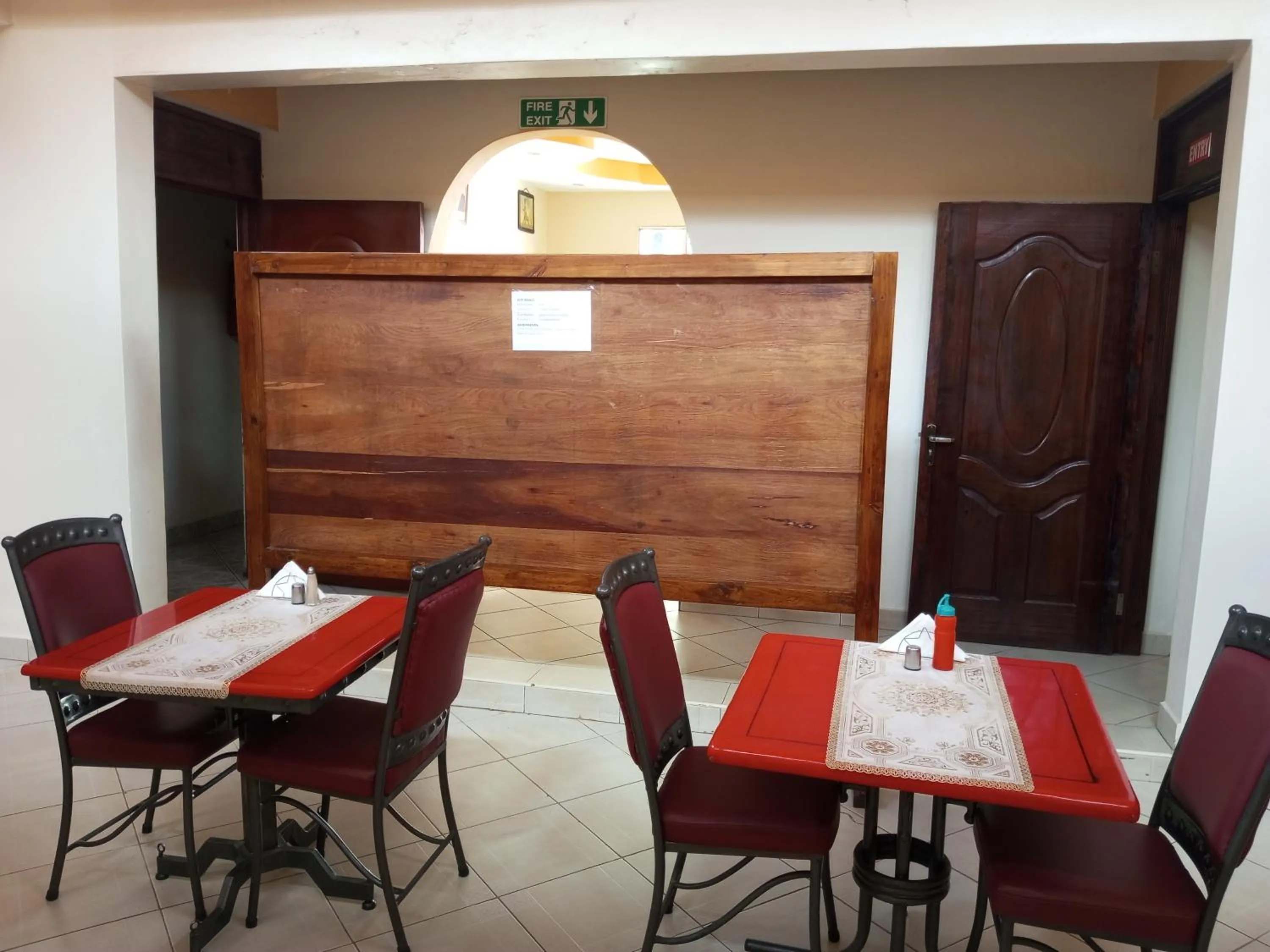 Restaurant/places to eat in Fourth Parklands Hotel