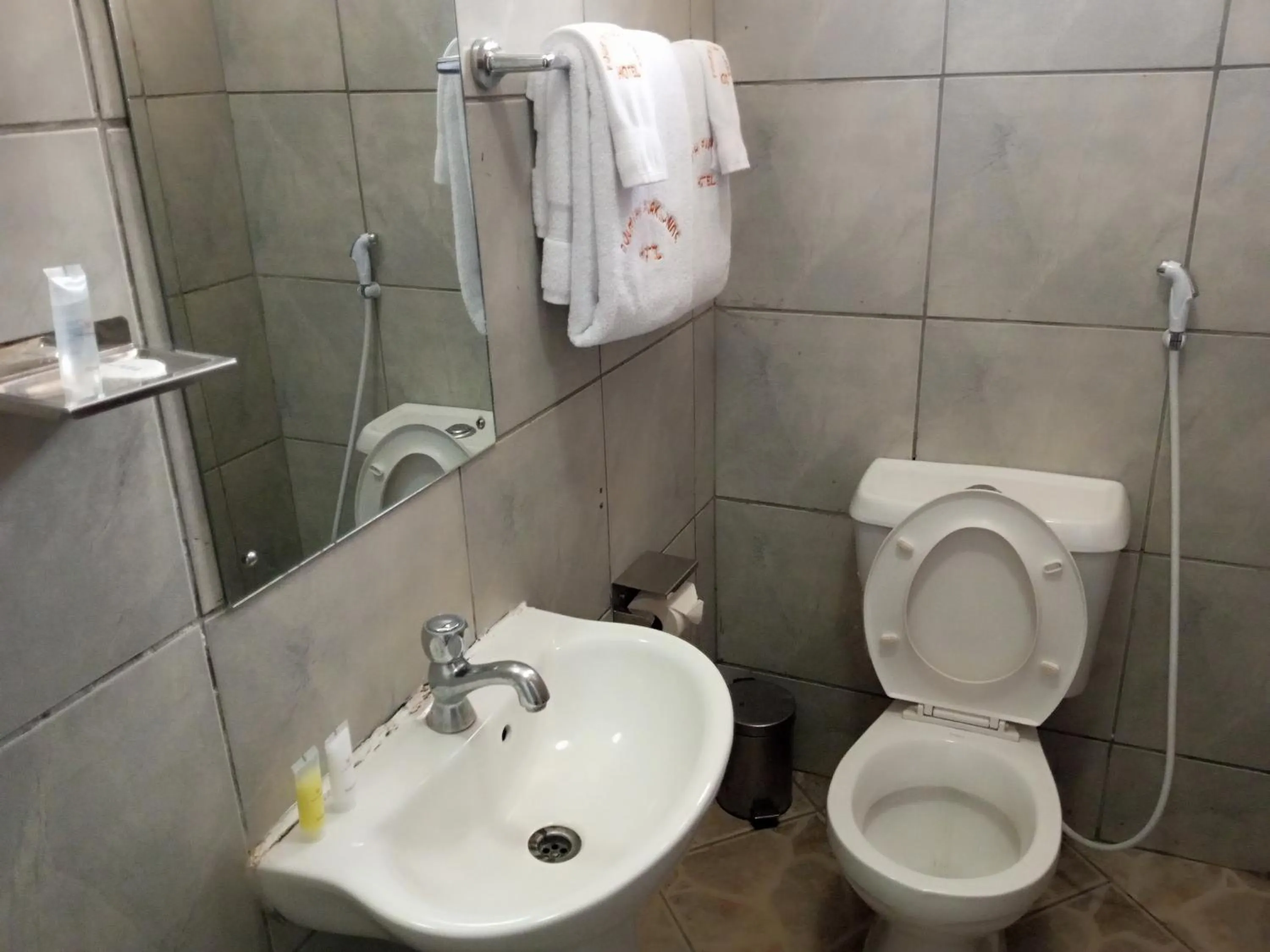 Shower in Fourth Parklands Hotel