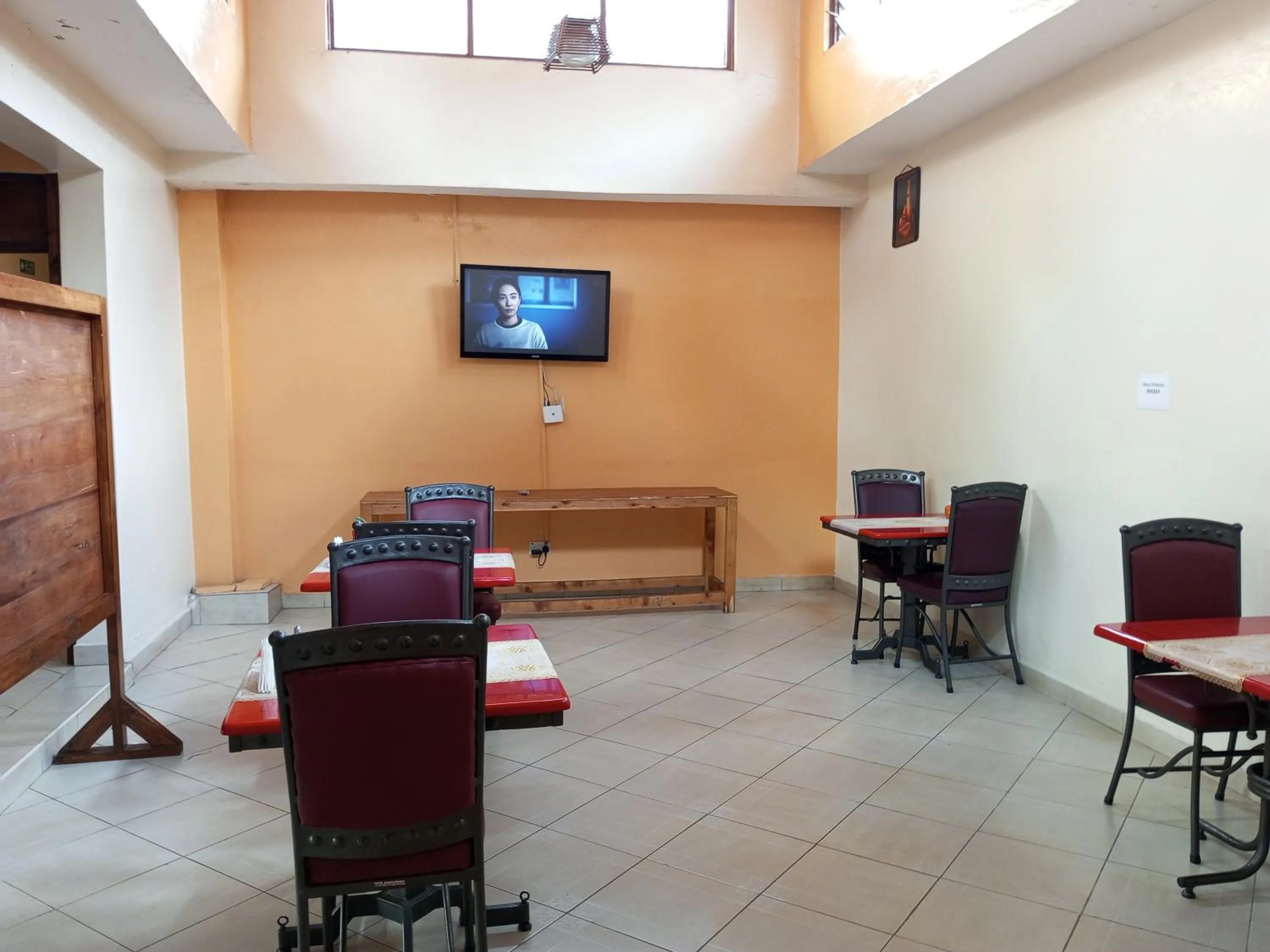 Restaurant/places to eat in Fourth Parklands Hotel