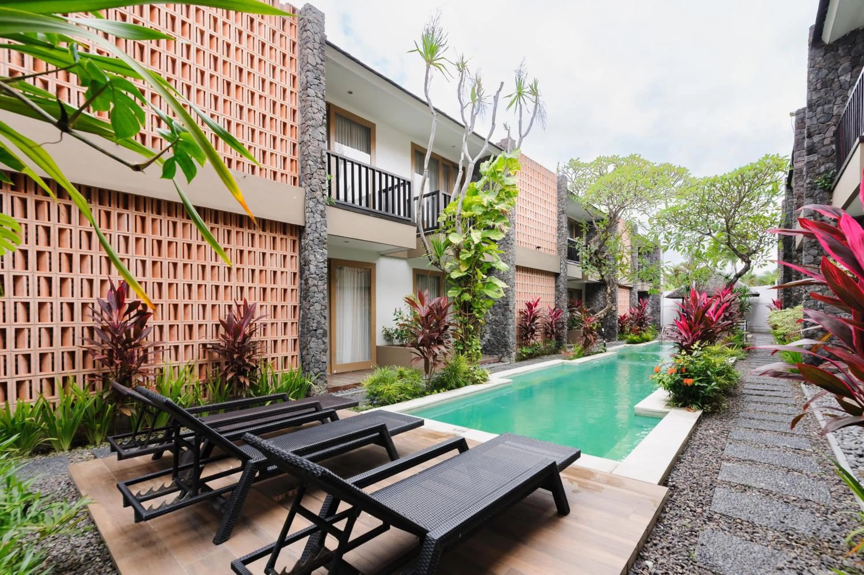 Swimming pool in Sans Vibes Astana Residence Seminyak