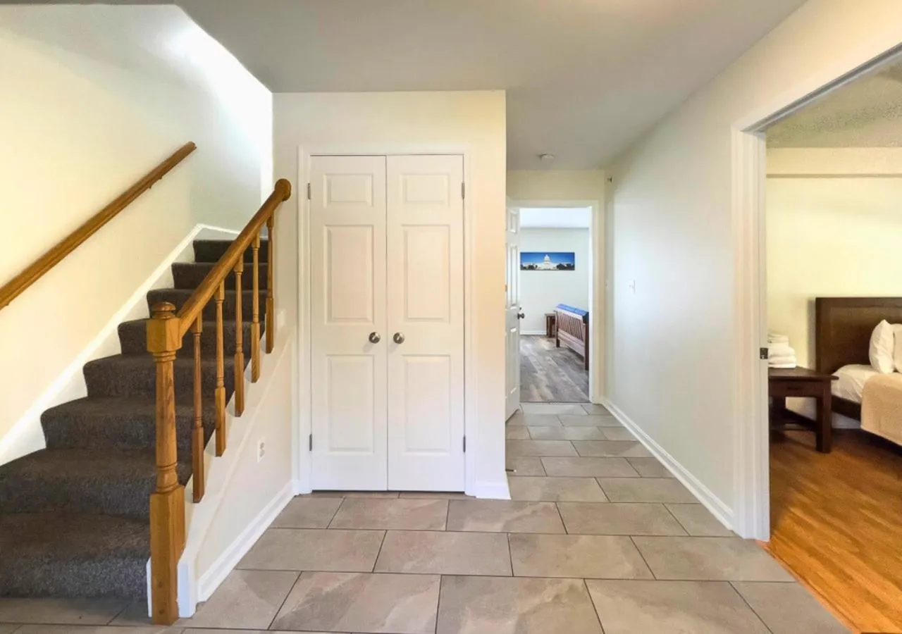 Photo of the whole room, Bed in Cherry Hill Park