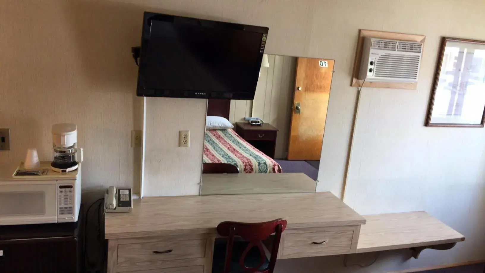 Double Room with Two Double Beds in Inn Town Motel Double Room with Two Double Beds in Inn Town Motel