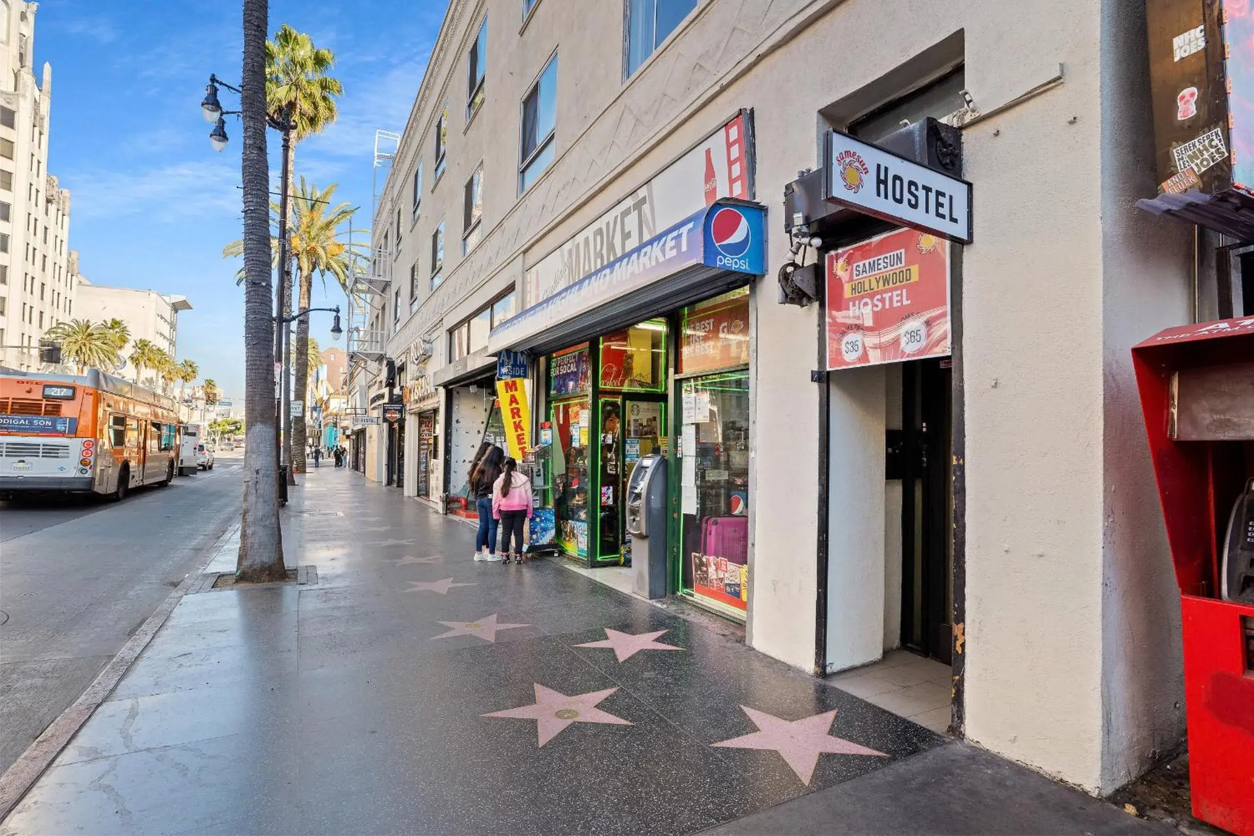 Property building in Samesun Hollywood Hotel & Hostel Property building in Samesun Hollywood Hotel & Hostel