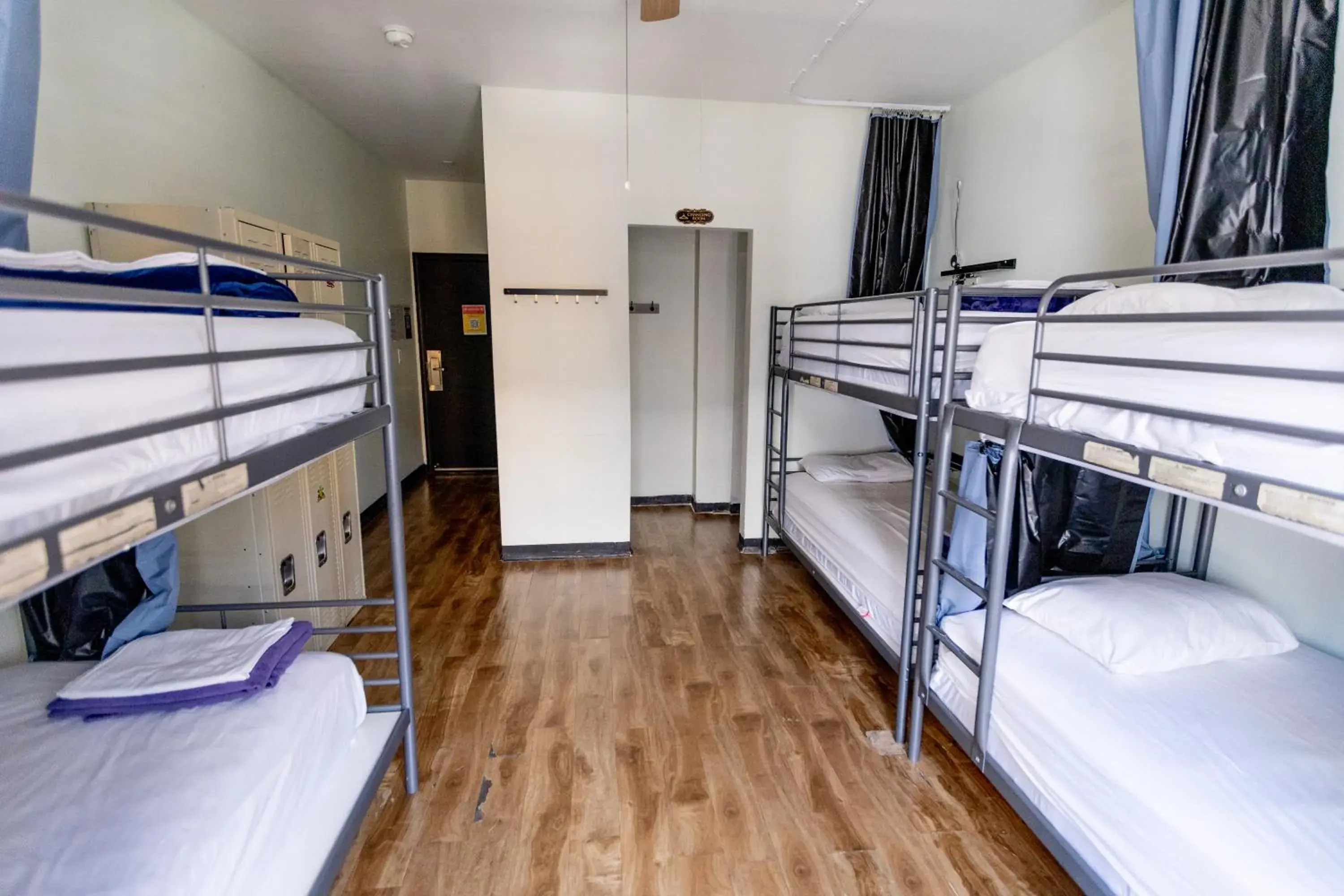 bunk bed, Bed in Samesun Hollywood Hotel & Hostel bunk bed, Bed in Samesun Hollywood Hotel & Hostel