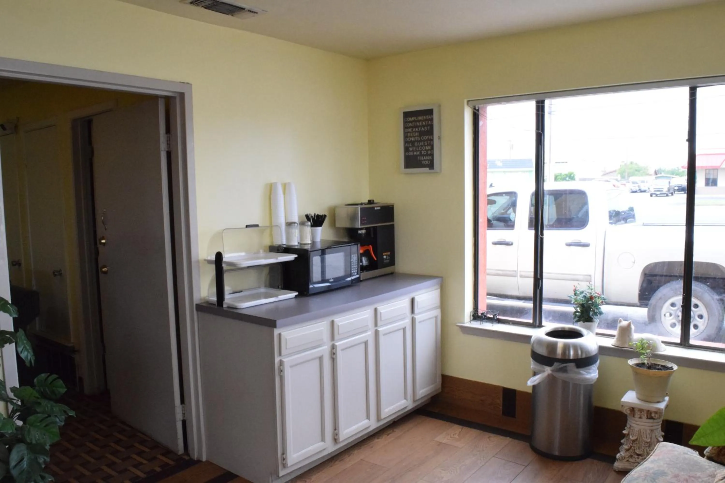 Coffee/tea facilities in Delux Inn