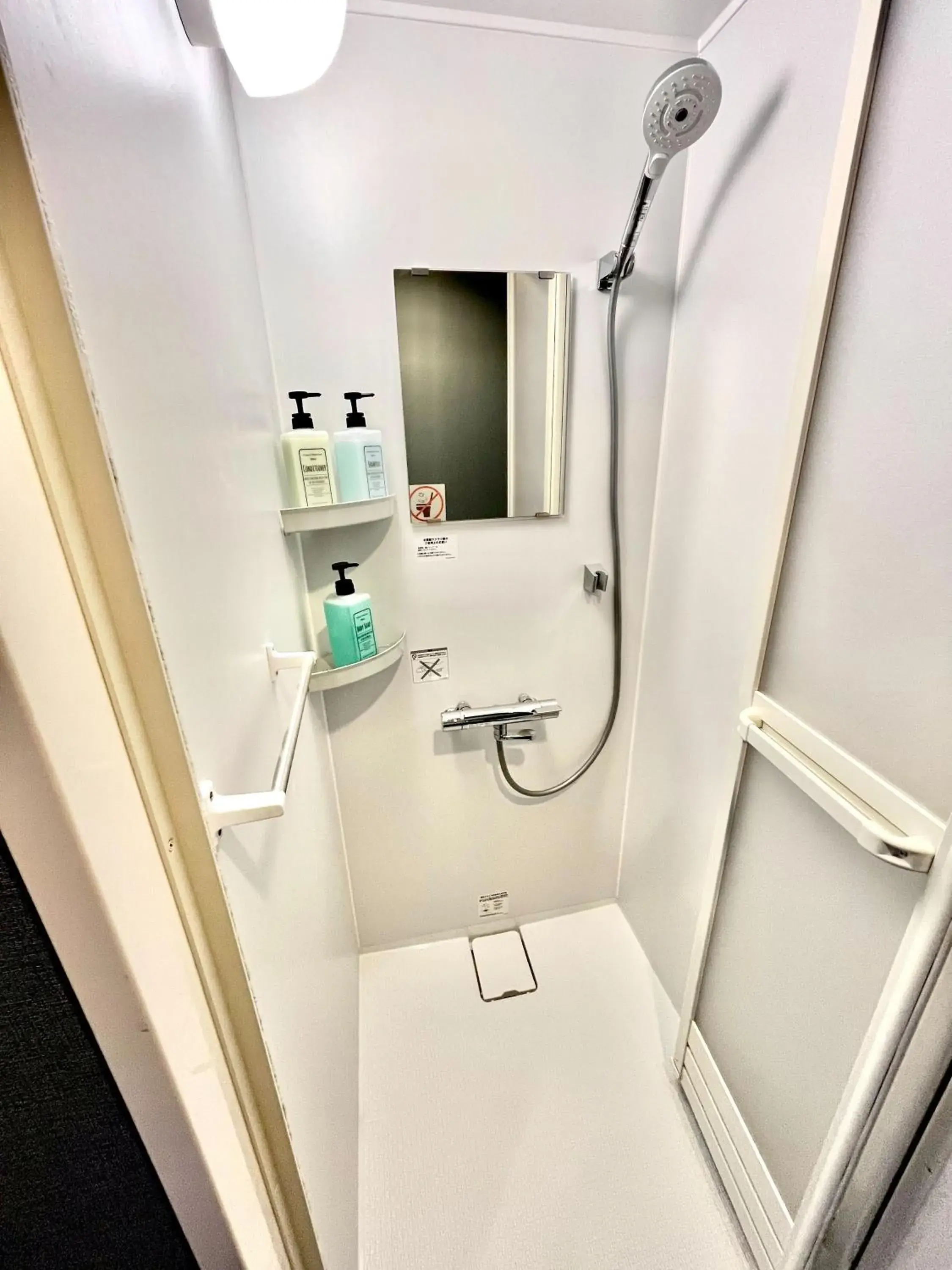 Twin Room with Shower in Hinode Kagurazakaekimae Hotel Twin Room with Shower in Hinode Kagurazakaekimae Hotel