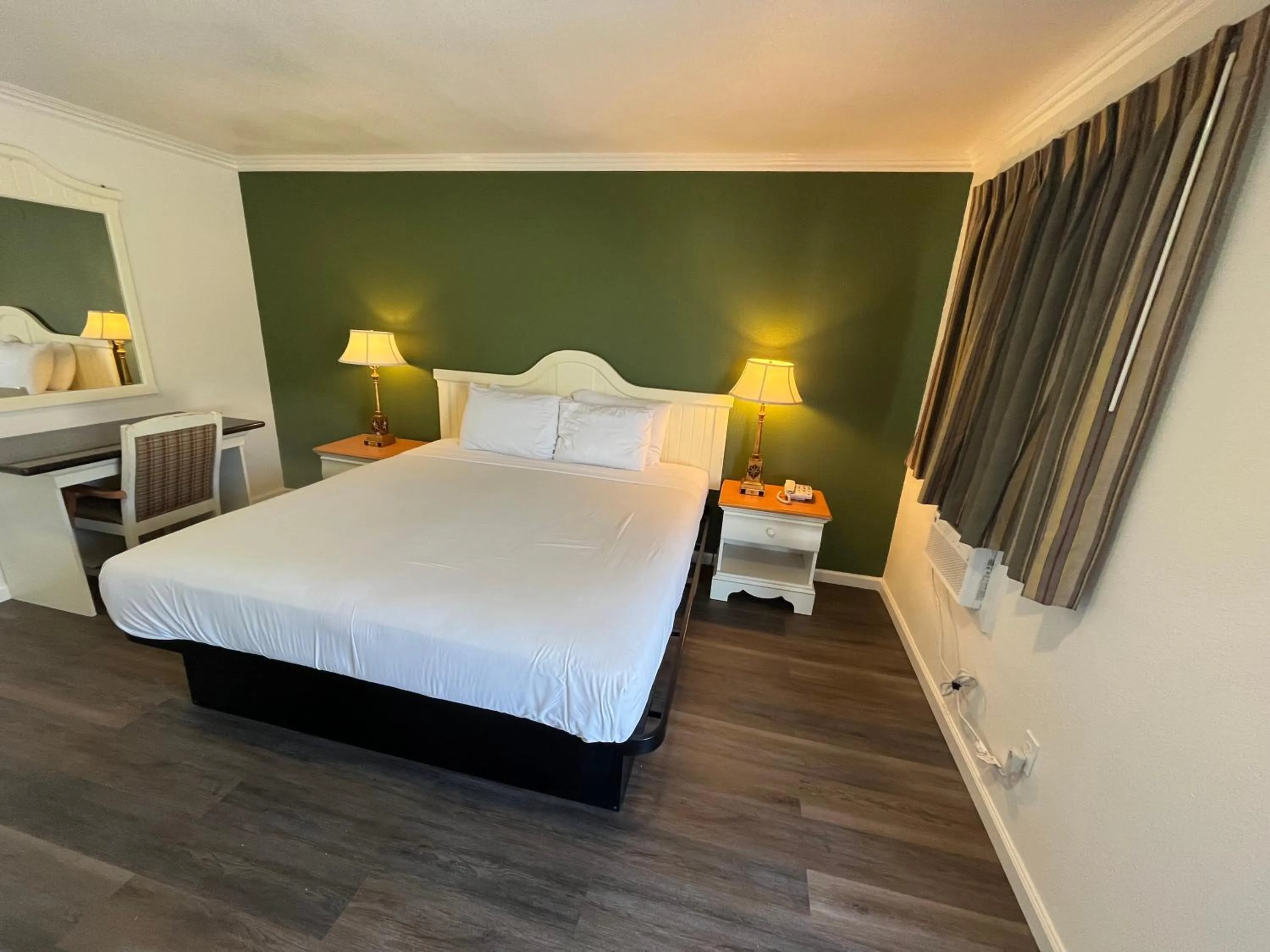 Bed in American Inn - Grover beach - Pismo Beach