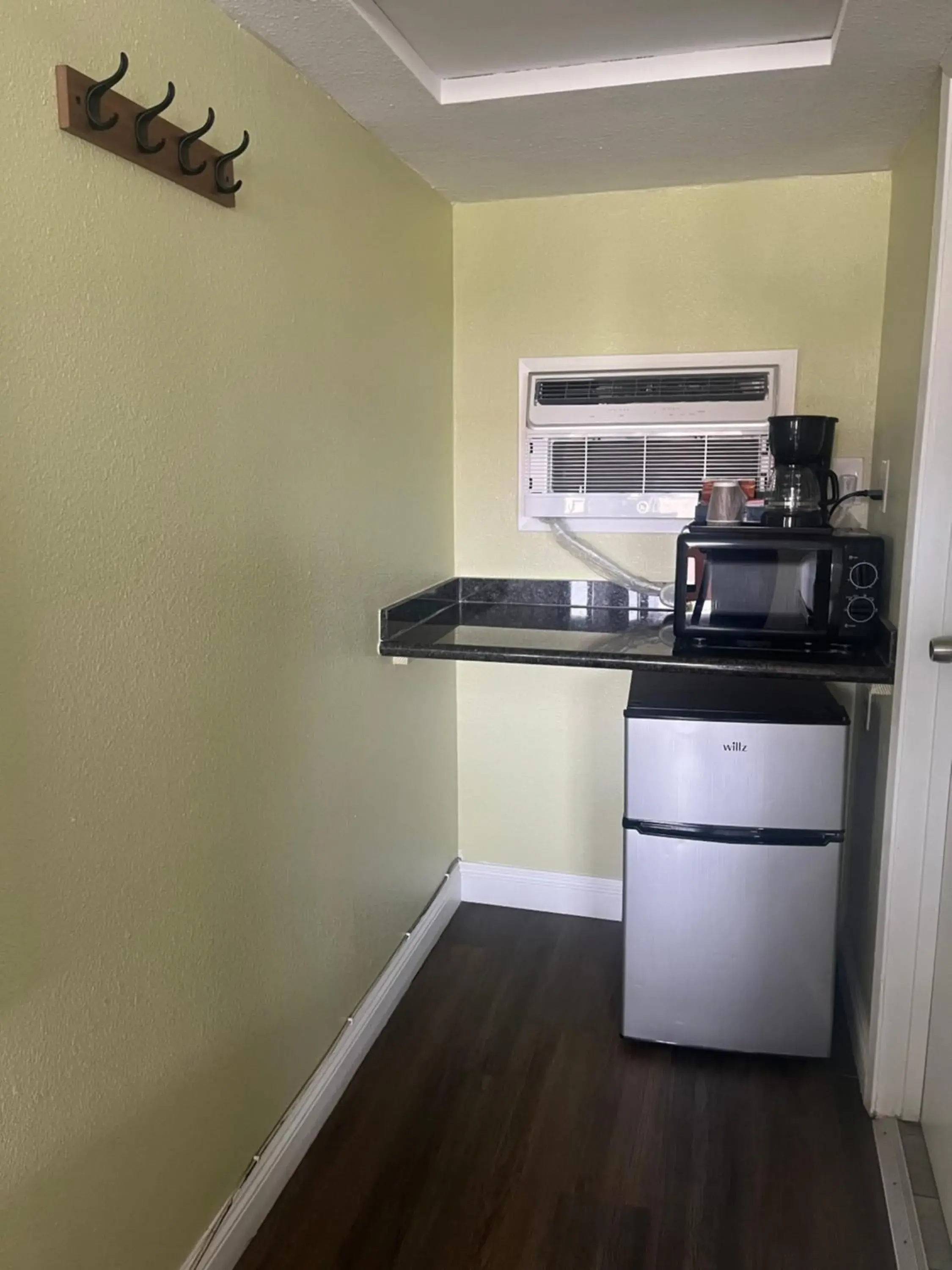 Standard Queen Room in American Inn - Grover beach - Pismo Beach Standard Queen Room in American Inn - Grover beach - Pismo Beach