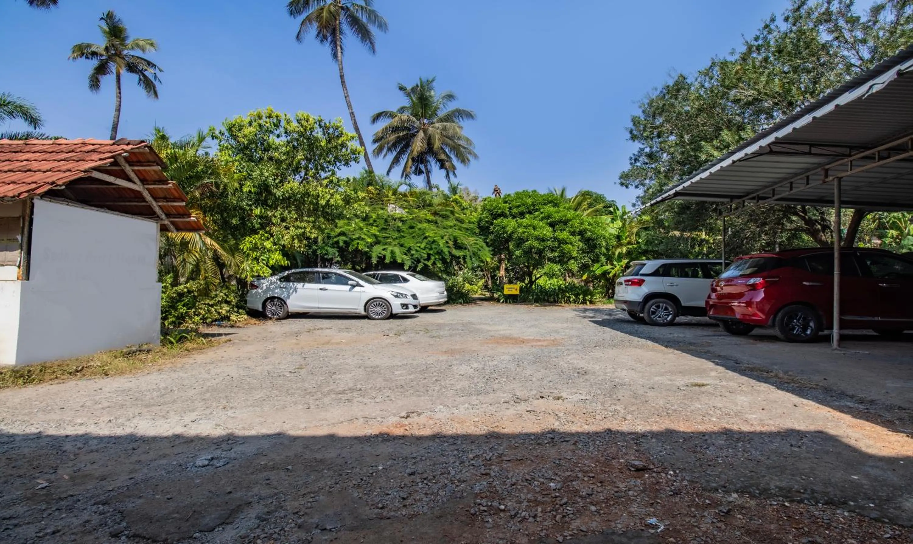 Parking in Treebo Sadhoo Heritage