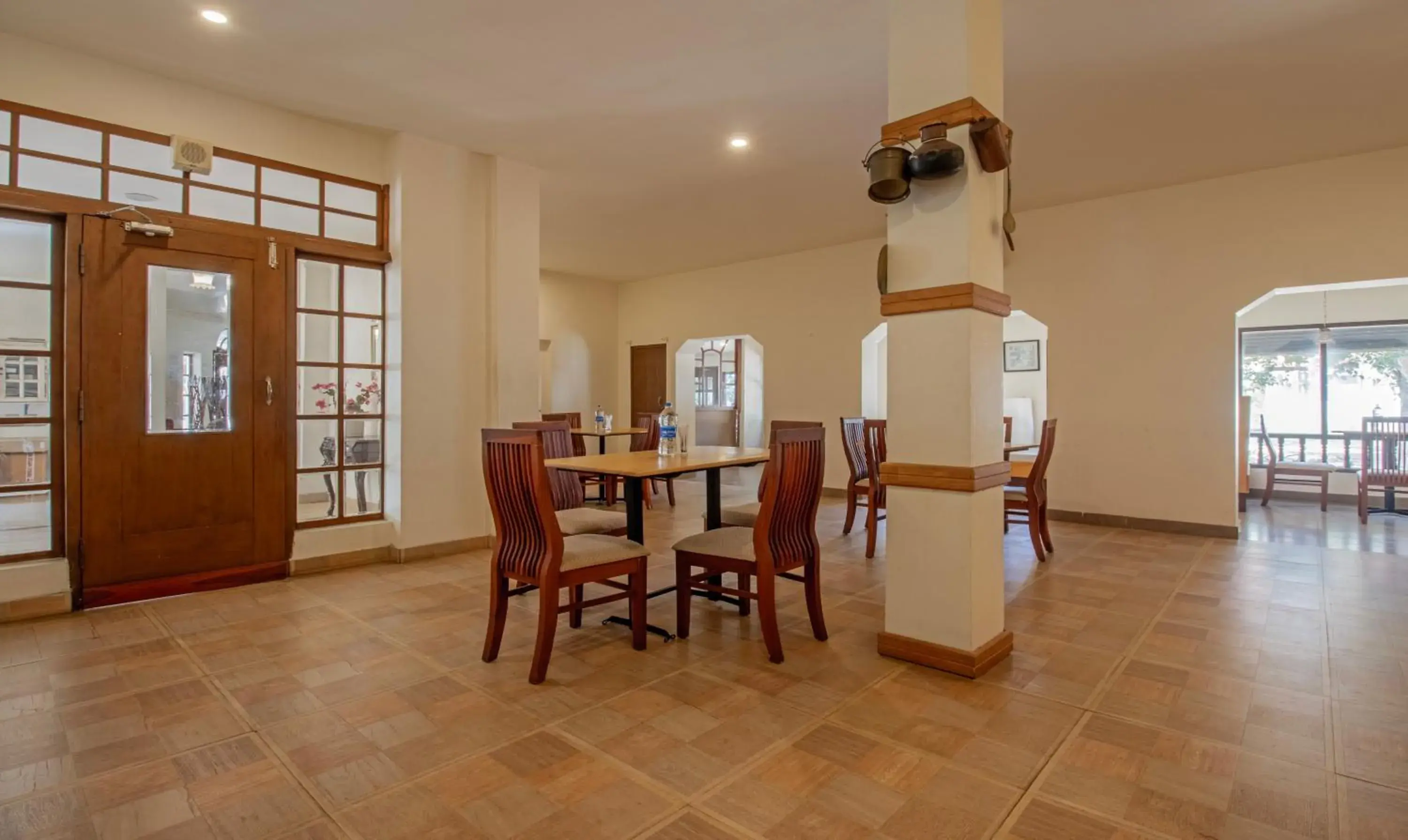 Restaurant/places to eat in Treebo Sadhoo Heritage Restaurant/places to eat in Treebo Sadhoo Heritage