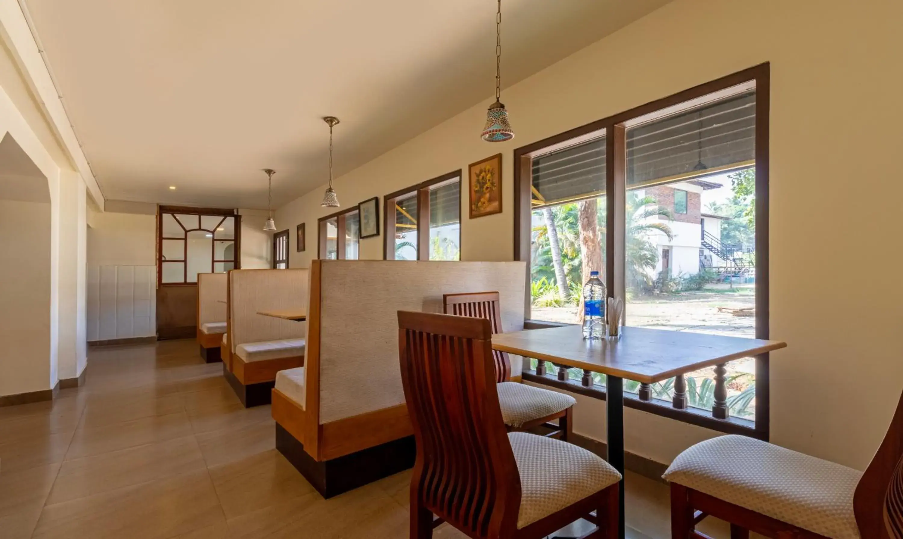 Restaurant/places to eat in Treebo Sadhoo Heritage Restaurant/places to eat in Treebo Sadhoo Heritage