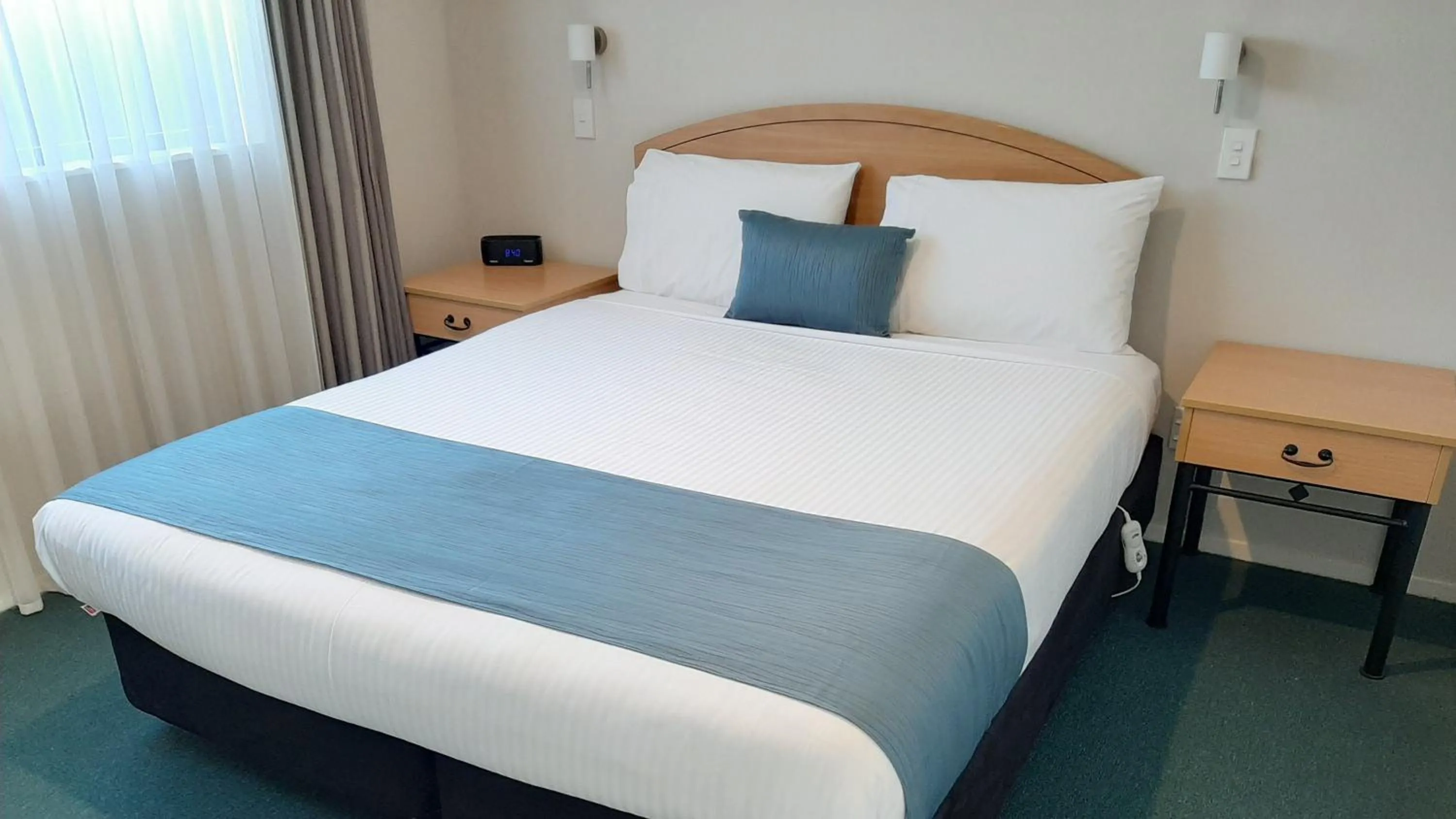 Bedroom, Bed in Central Motor Lodge