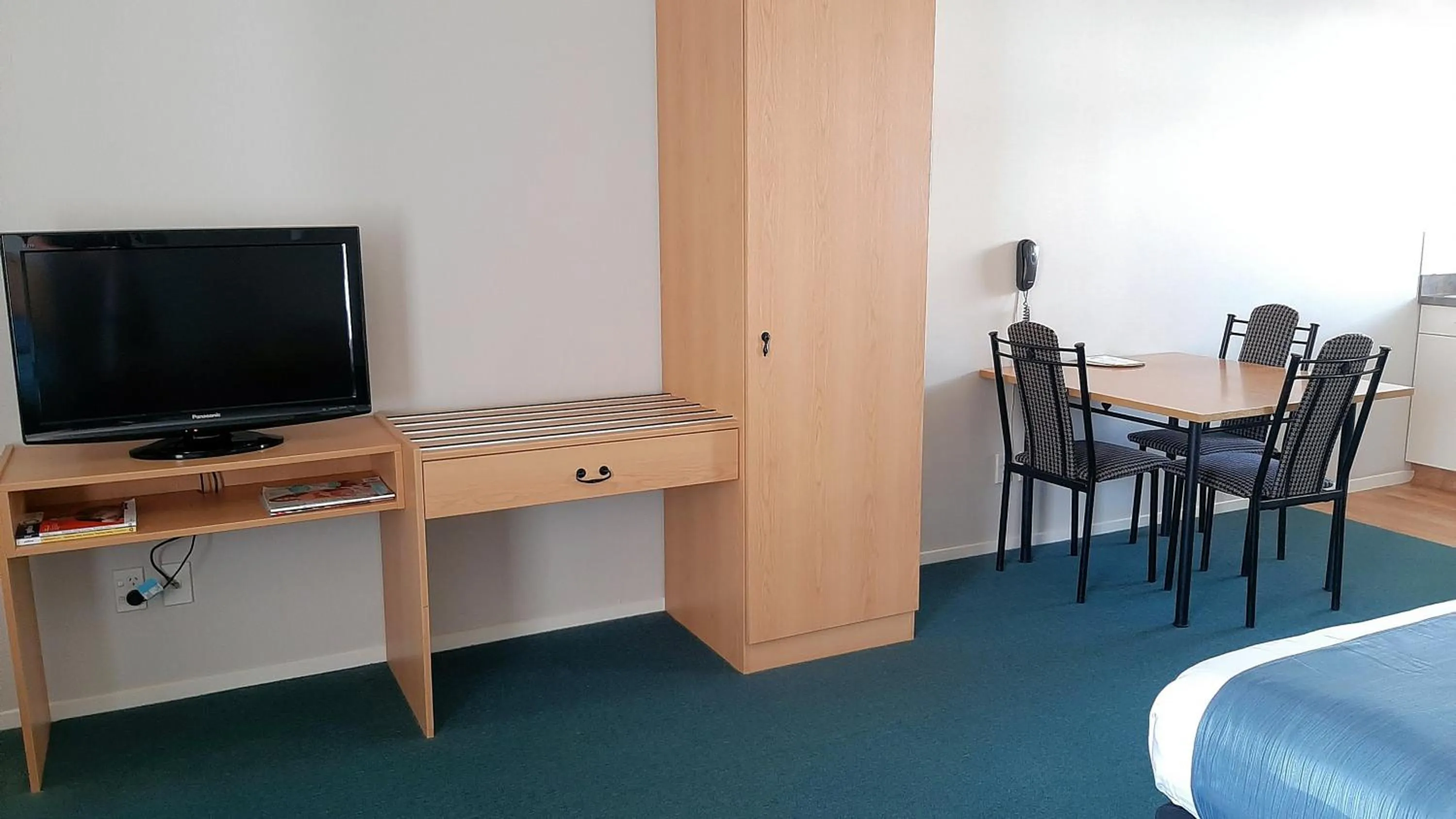 Twin Studio in Central Motor Lodge