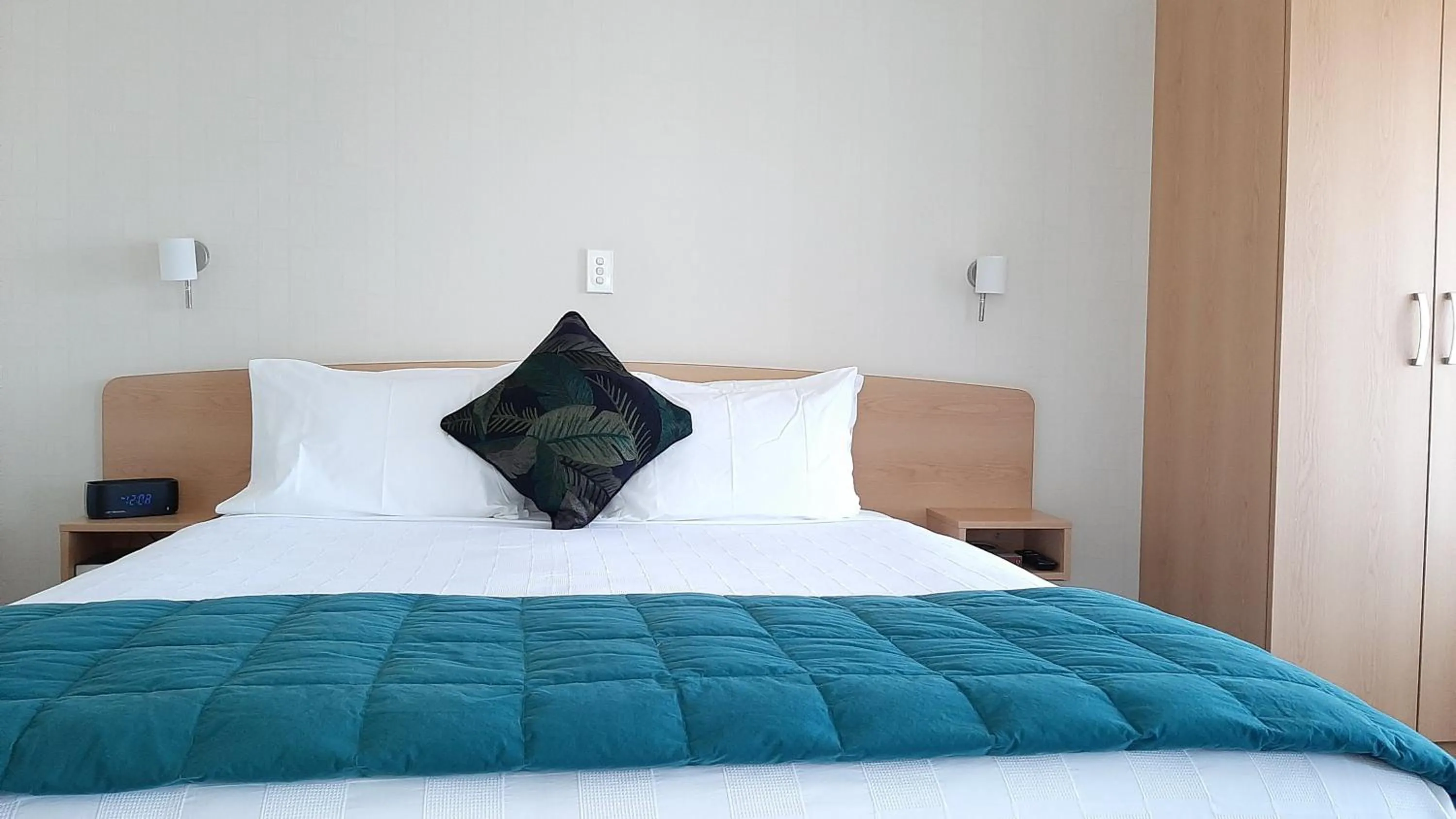 Bedroom, Bed in Central Motor Lodge