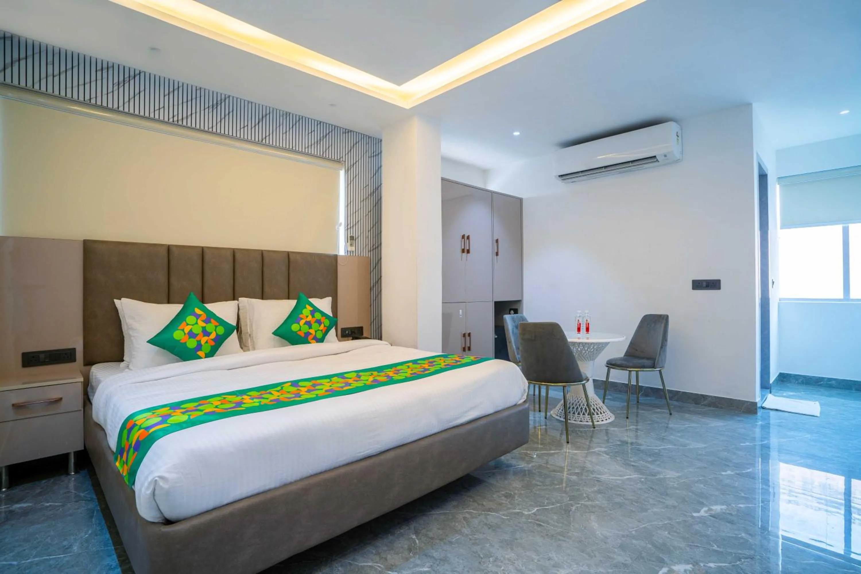 Bedroom, Bed in Treebo Gemstone