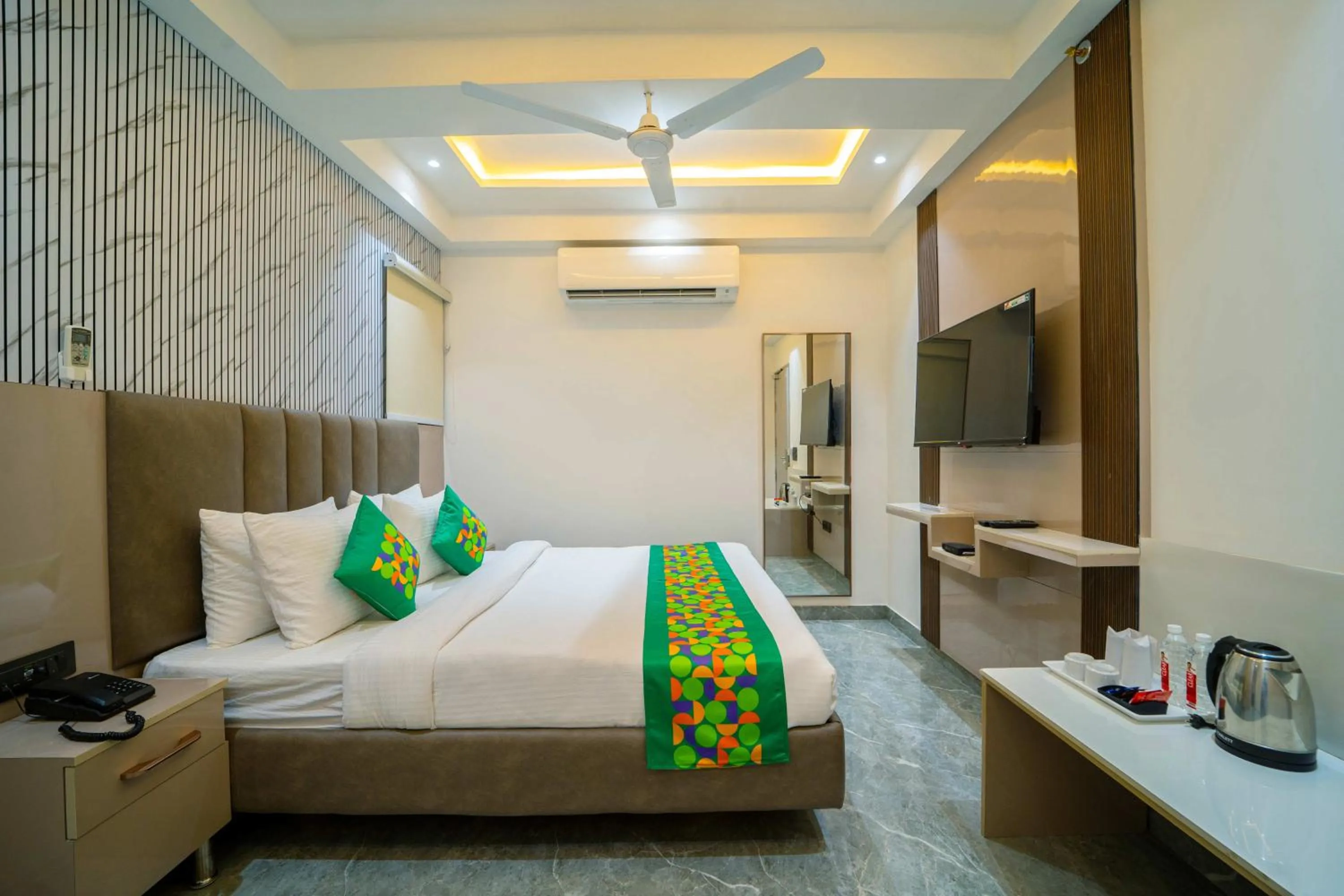 Bedroom, Bed in Treebo Gemstone