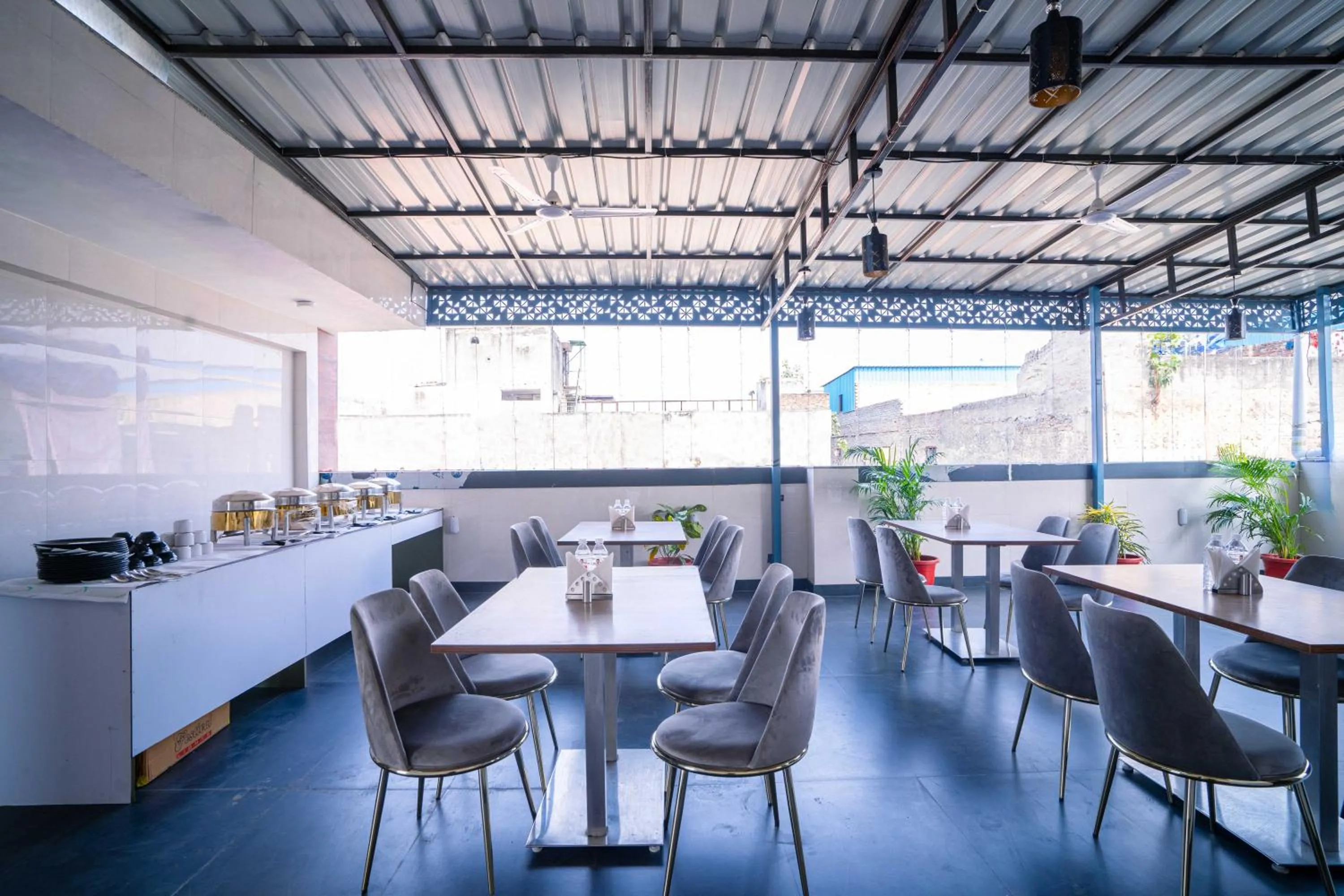 Dining area in Treebo Gemstone