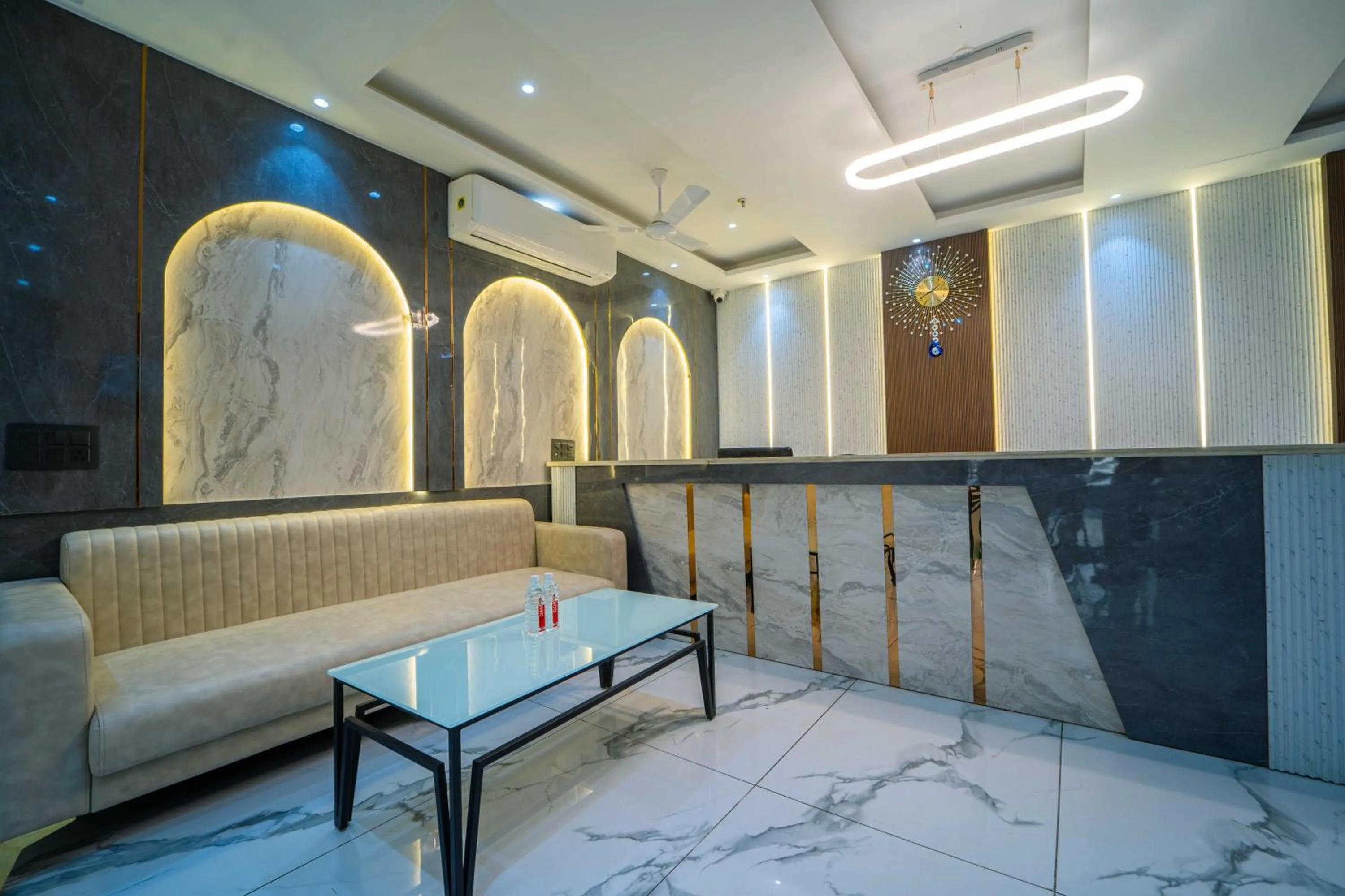 Lobby or reception in Treebo Gemstone