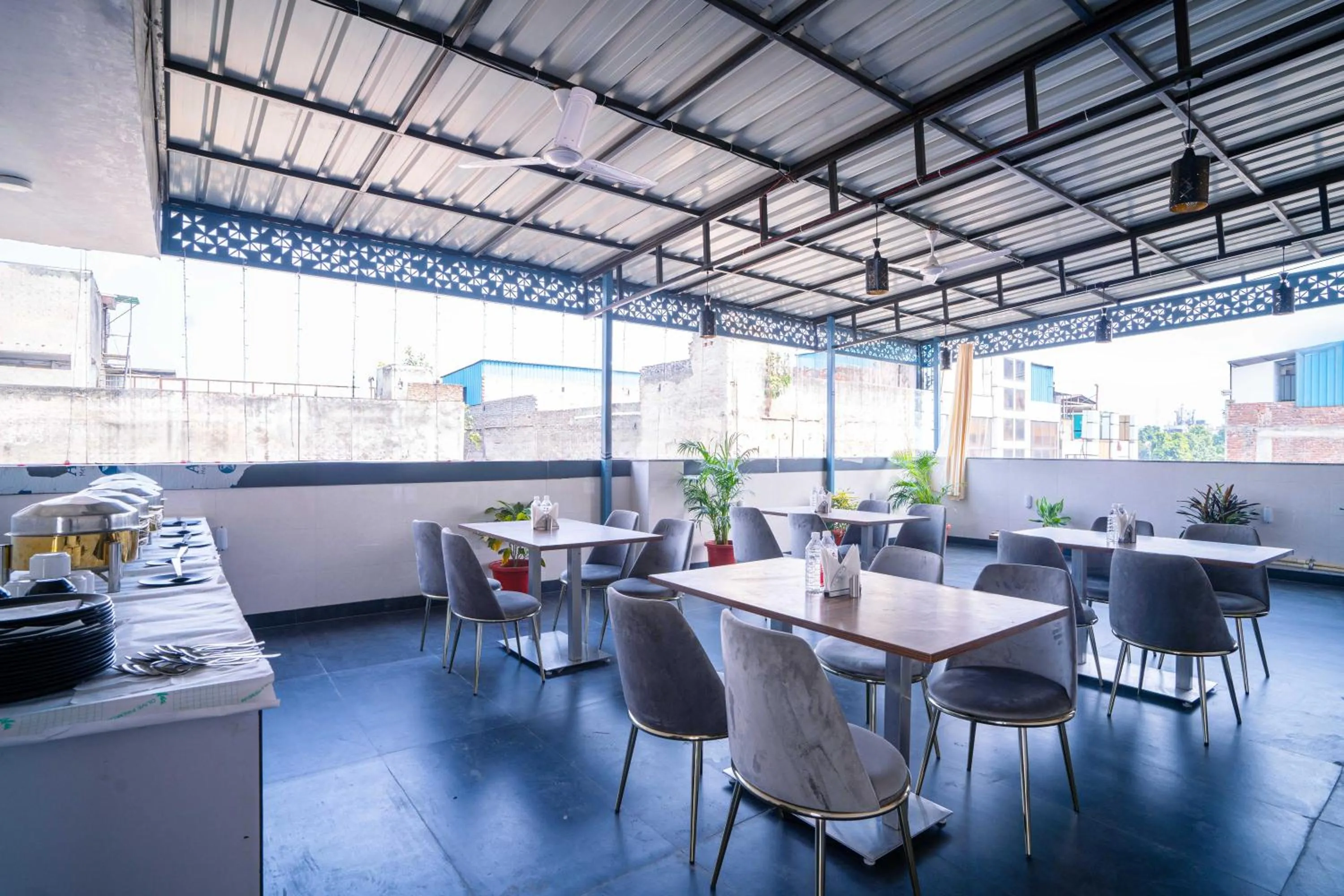 Dining area in Treebo Gemstone