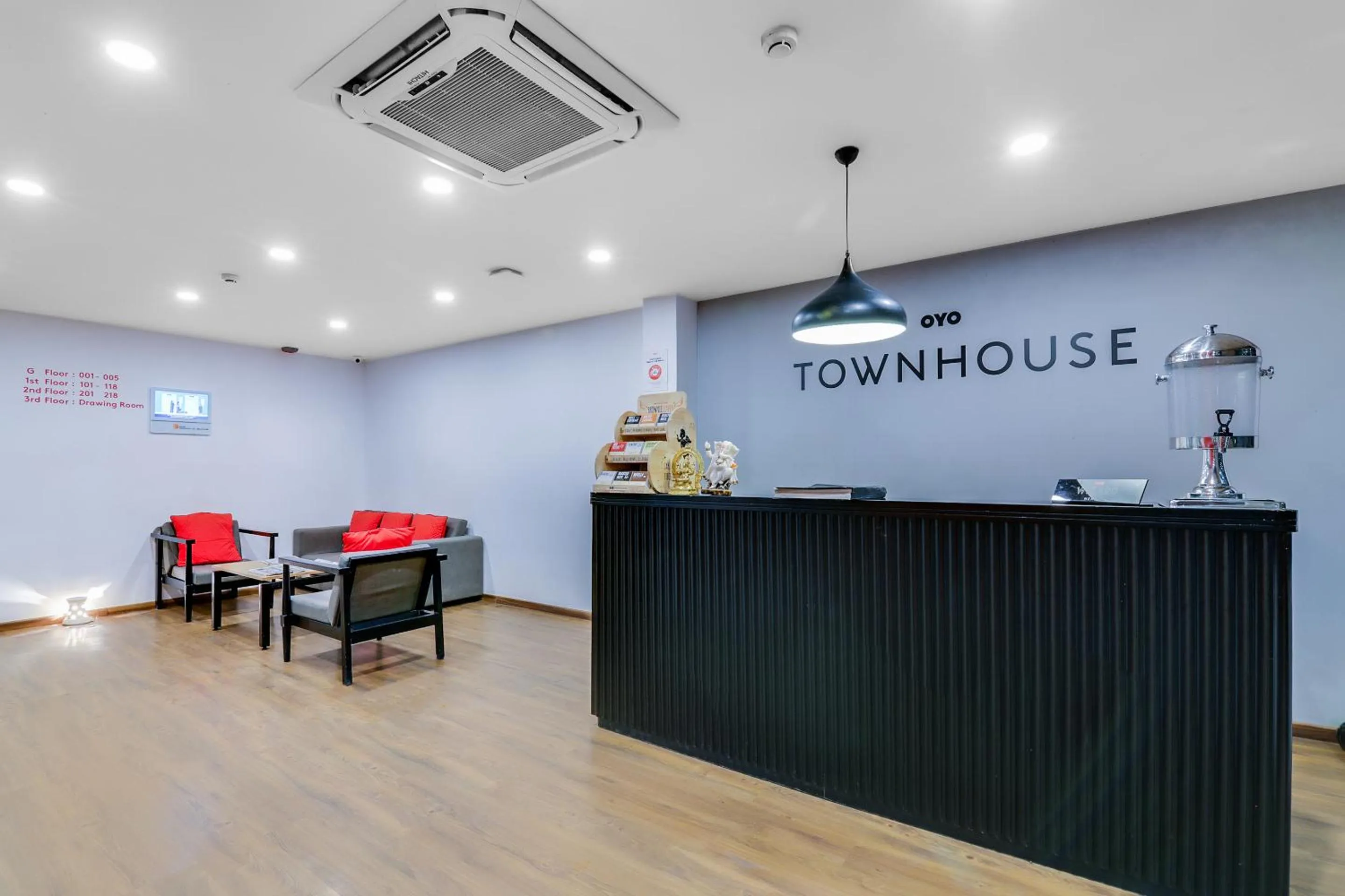 Lobby or reception in Townhouse Welcome INN