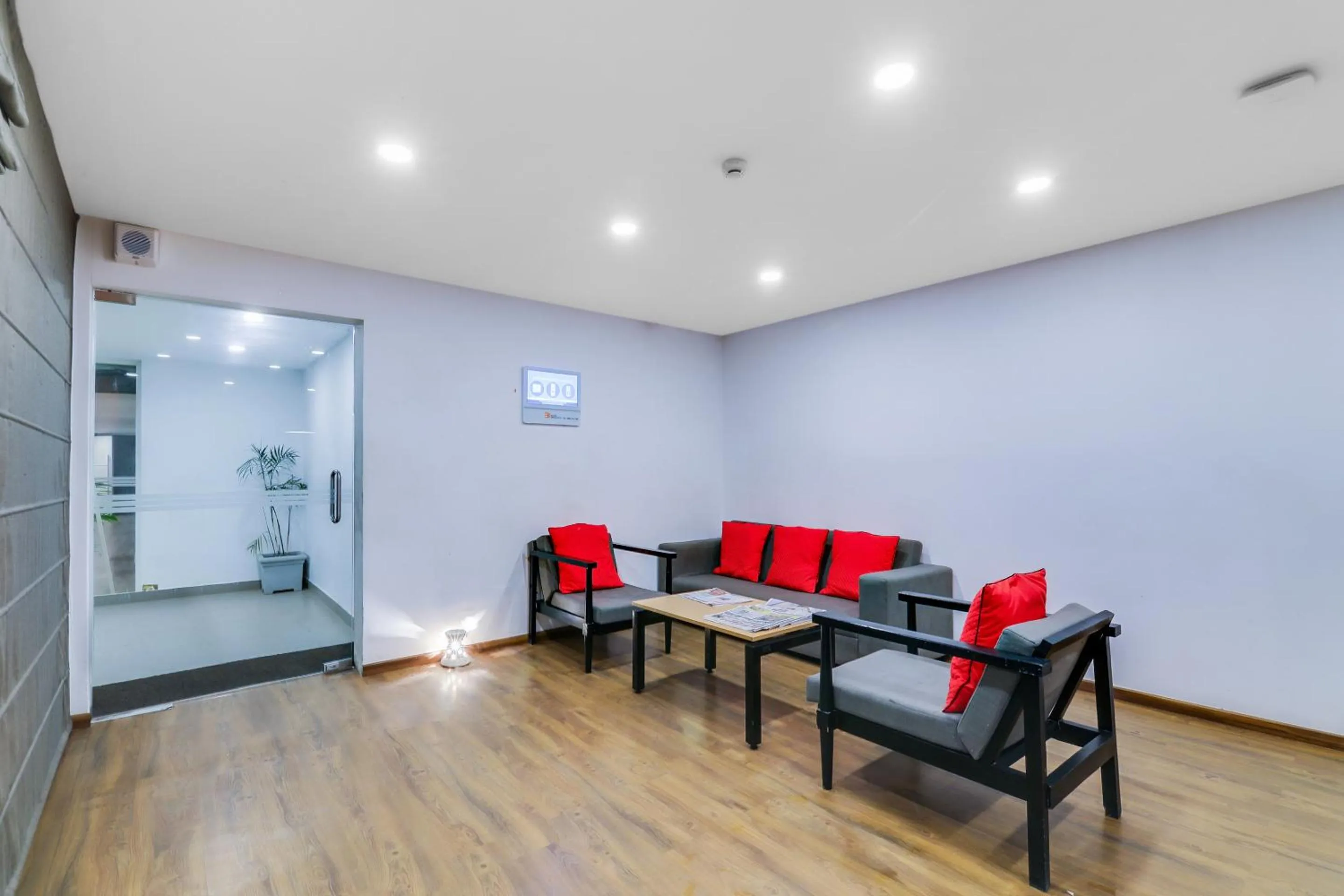 Lobby or reception in Townhouse Welcome INN