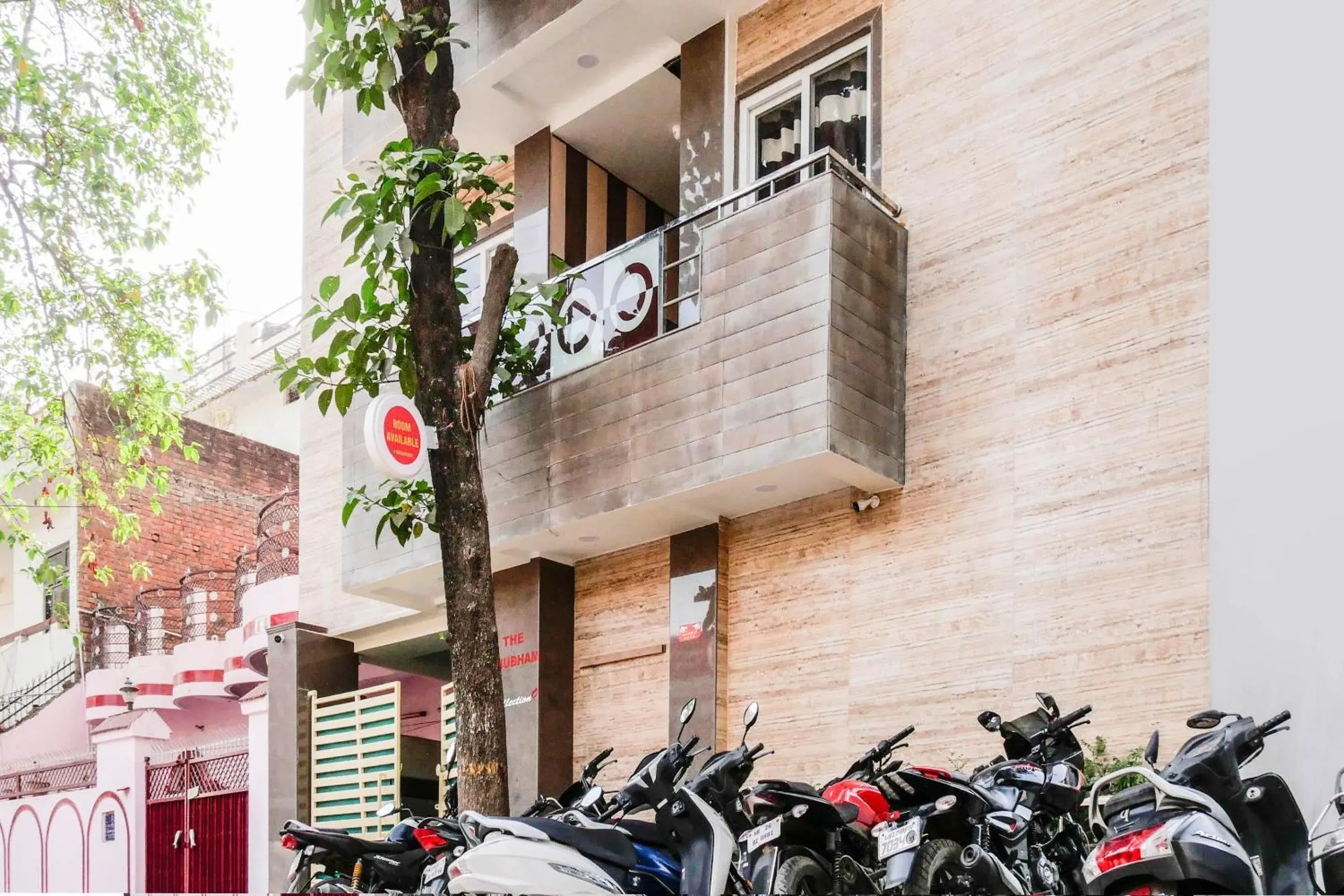 Facade/entrance in Super Collection O Hotel Day & Night Facade/entrance in Super Collection O Hotel Day & Night