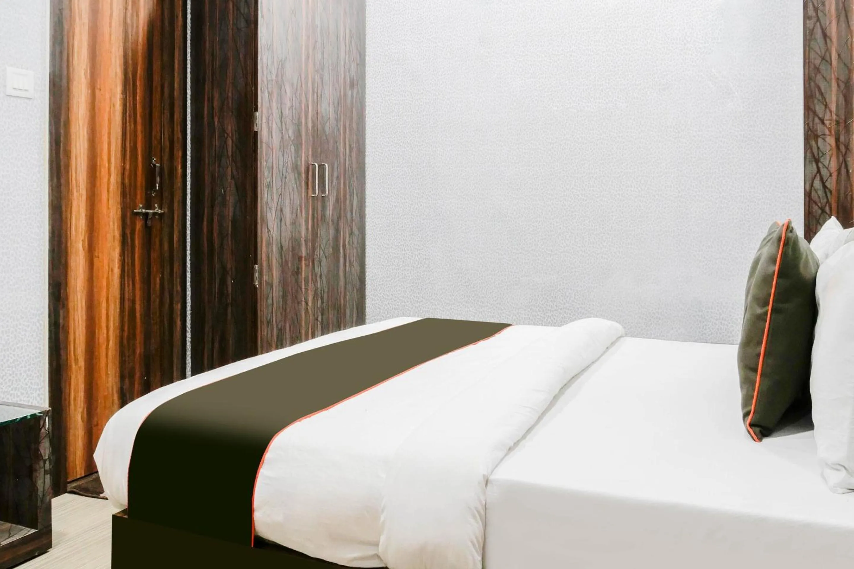 Bedroom, Bed in Super Collection O Hotel Day & Night