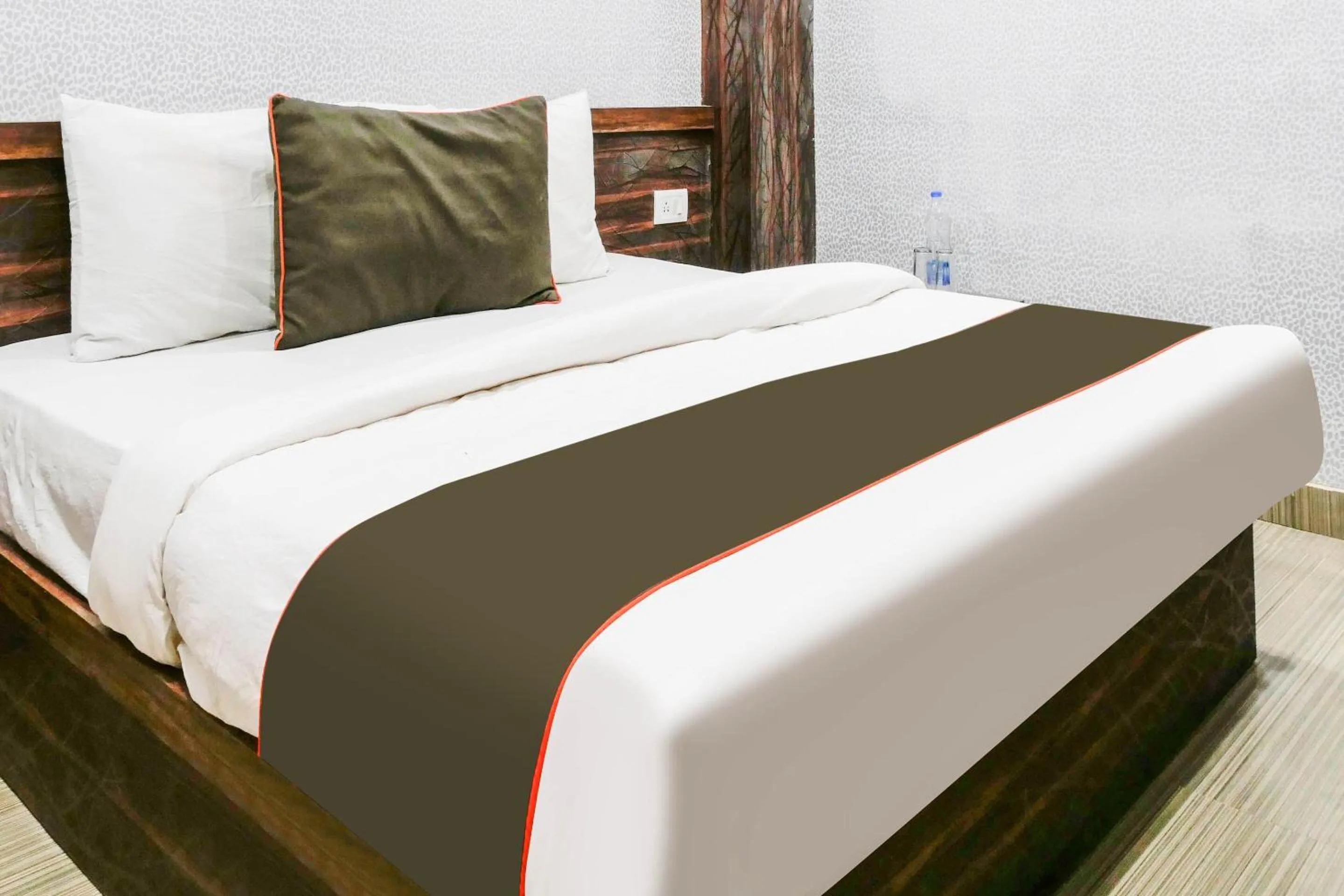 Bedroom, Bed in Super Collection O Hotel Day & Night