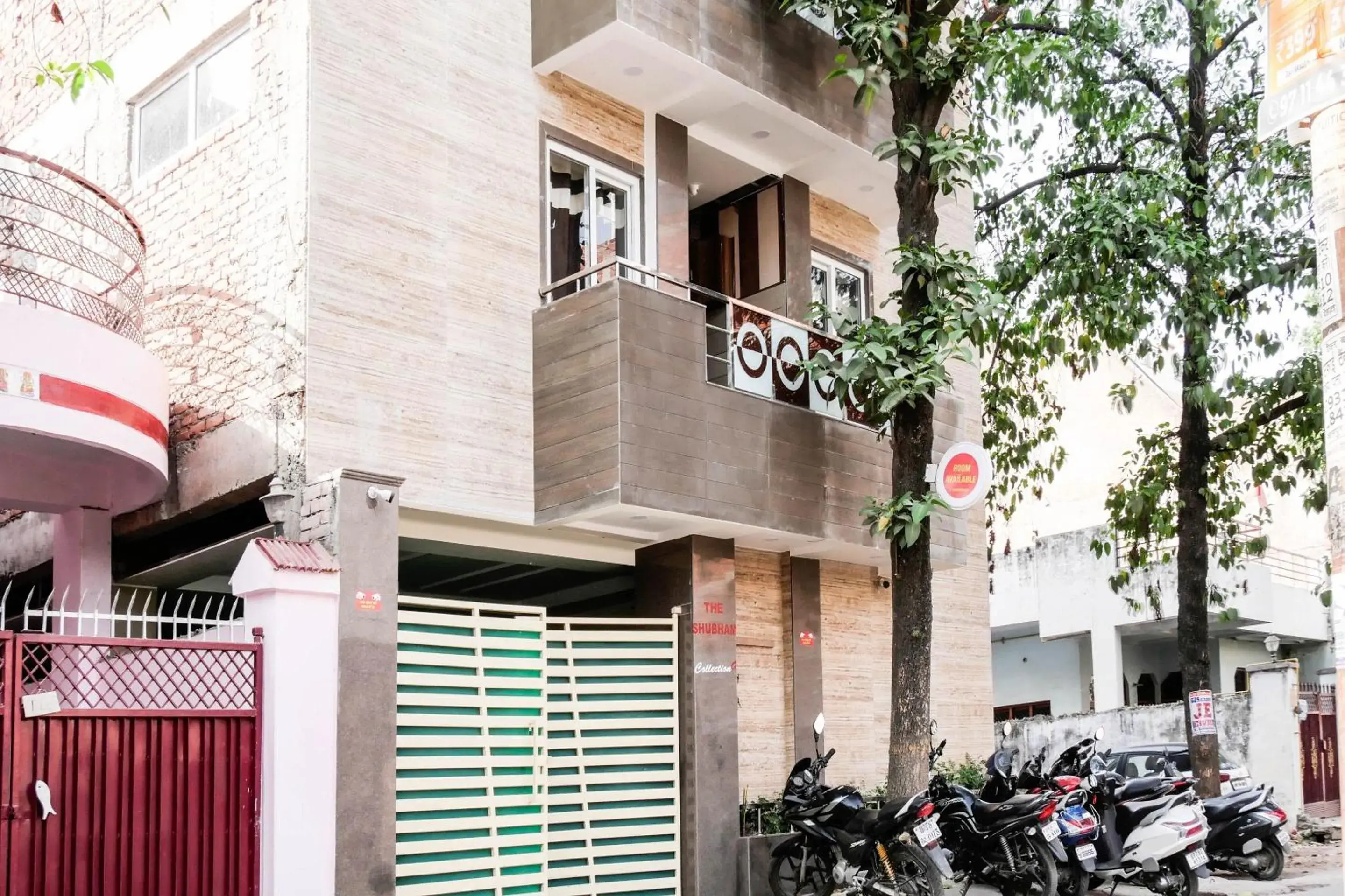 Facade/entrance in Super Collection O Hotel Day & Night Facade/entrance in Super Collection O Hotel Day & Night