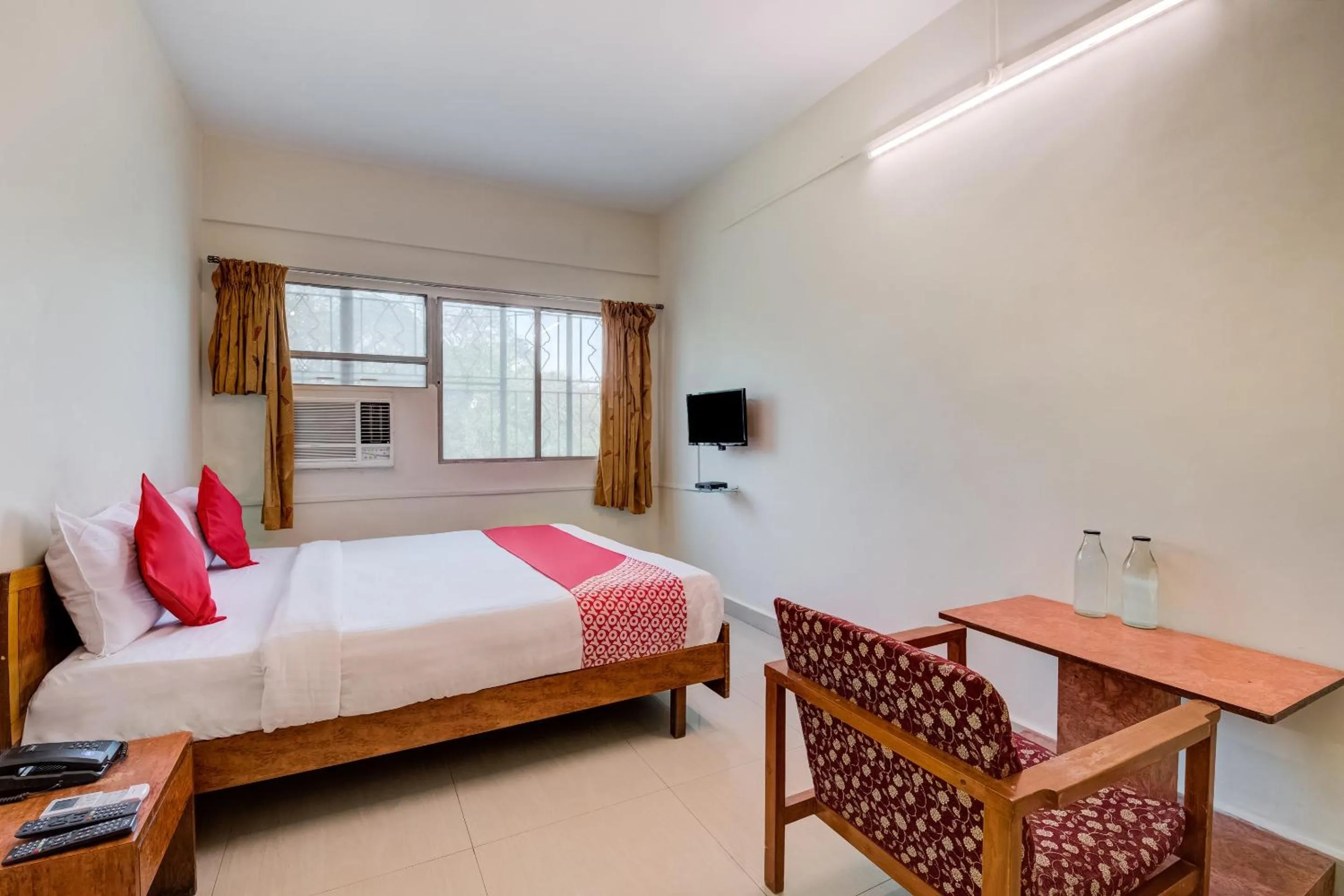 Bedroom, Bed in Hotel O Kamini