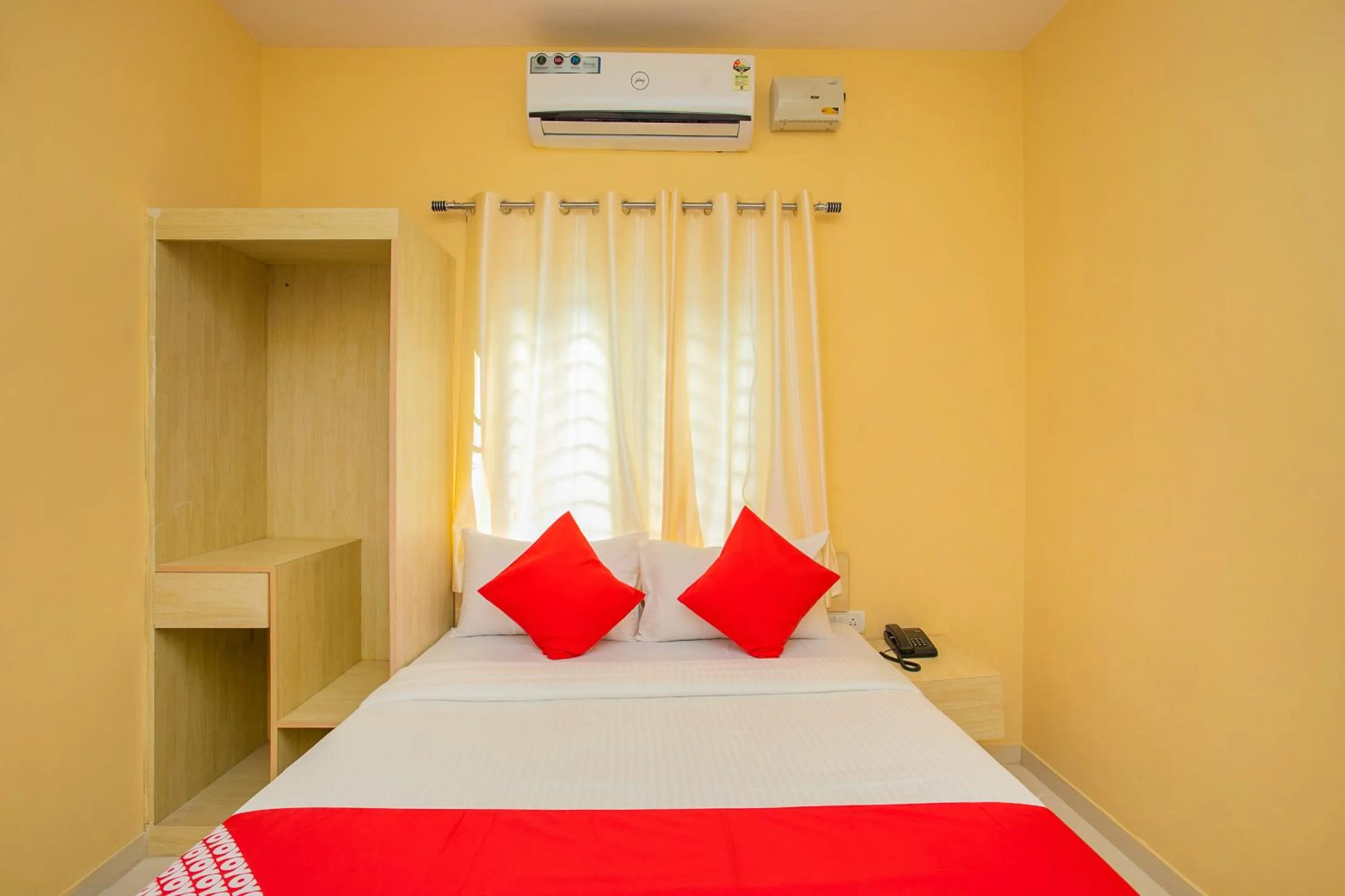 Bedroom, Bed in Hotel O Varcity Emerald Near Ragigudda Sri Prasanna Anjaneyaswamy Temple