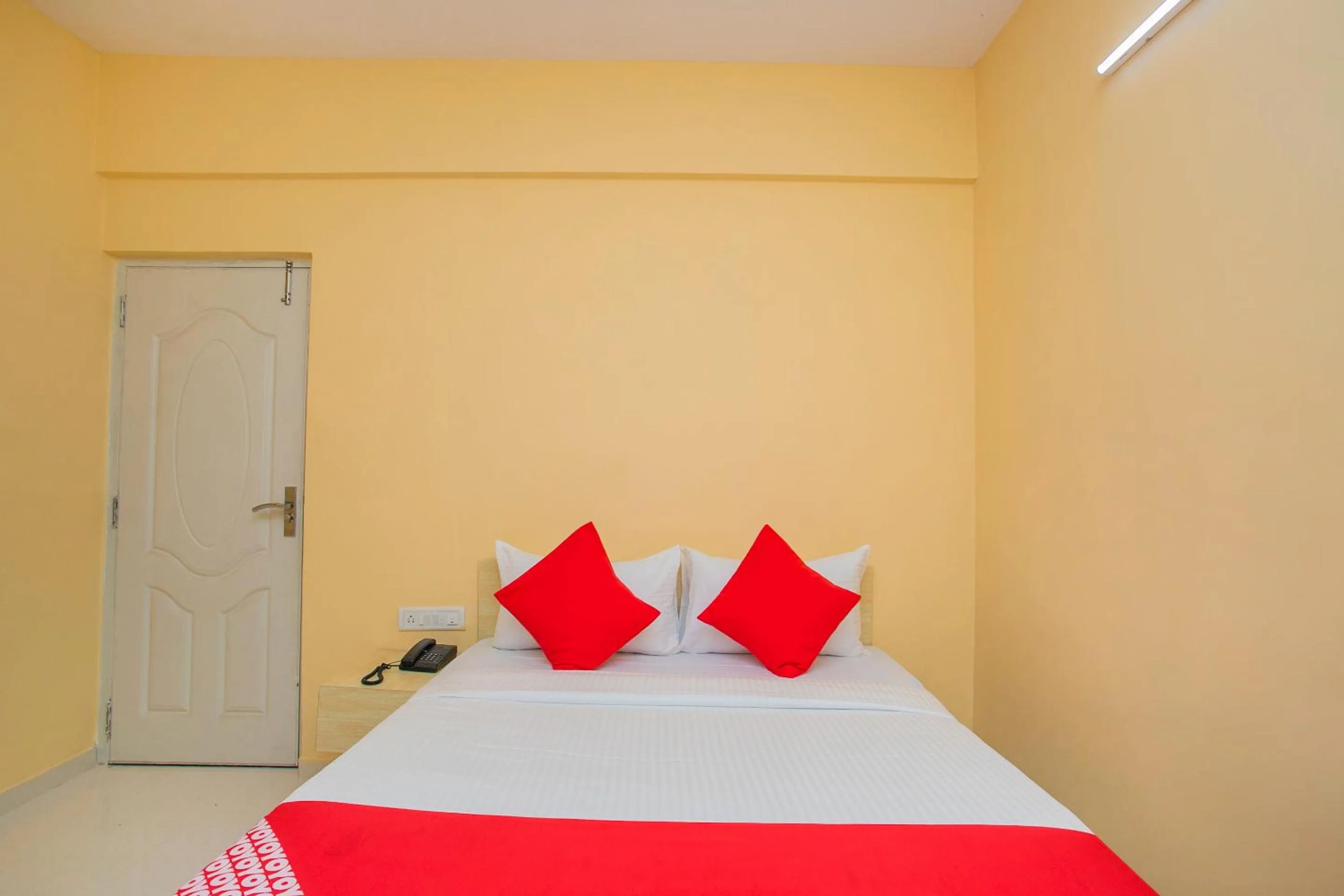 Bedroom, Bed in Hotel O Varcity Emerald Near Ragigudda Sri Prasanna Anjaneyaswamy Temple