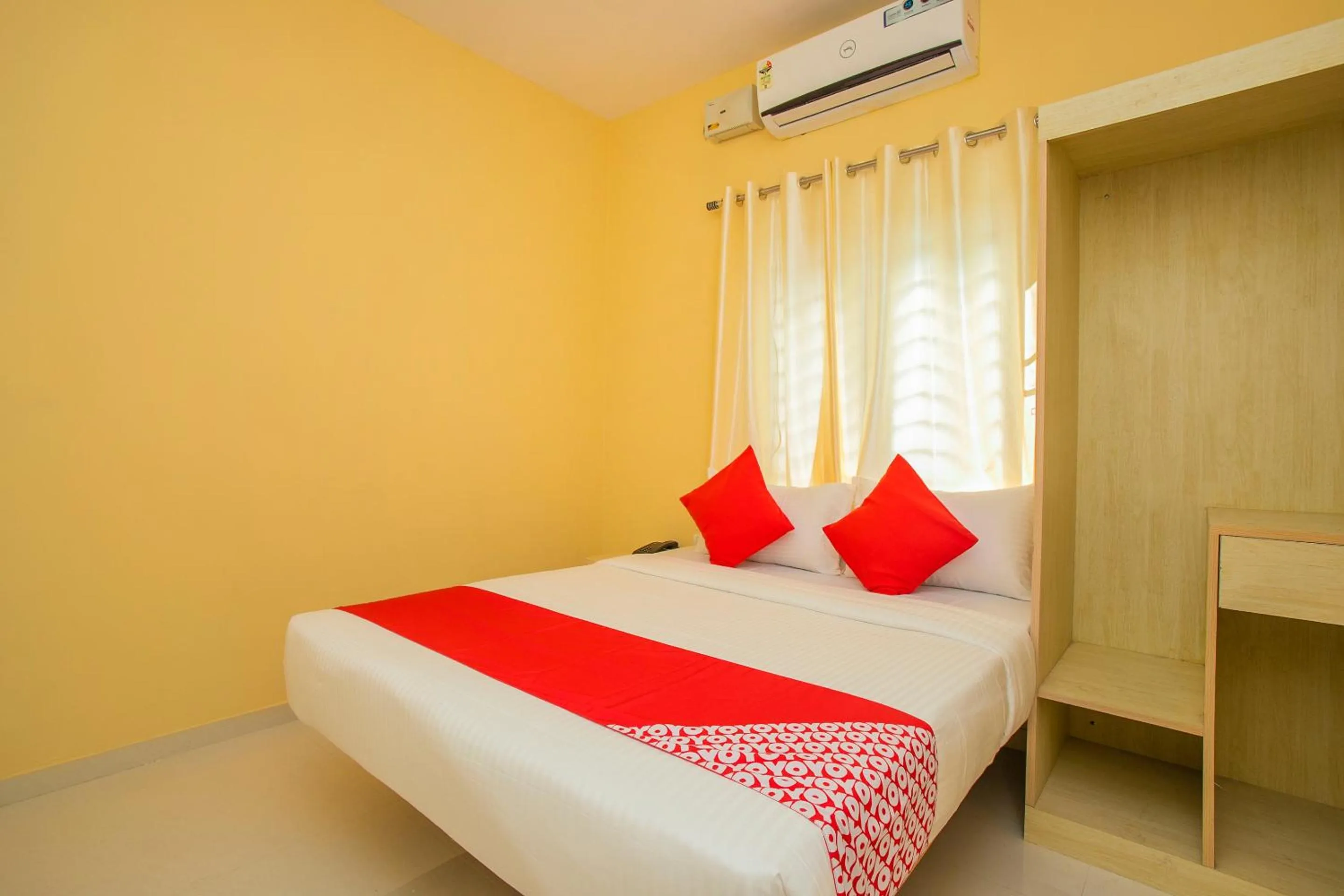 Bedroom, Bed in Hotel O Varcity Emerald Near Ragigudda Sri Prasanna Anjaneyaswamy Temple