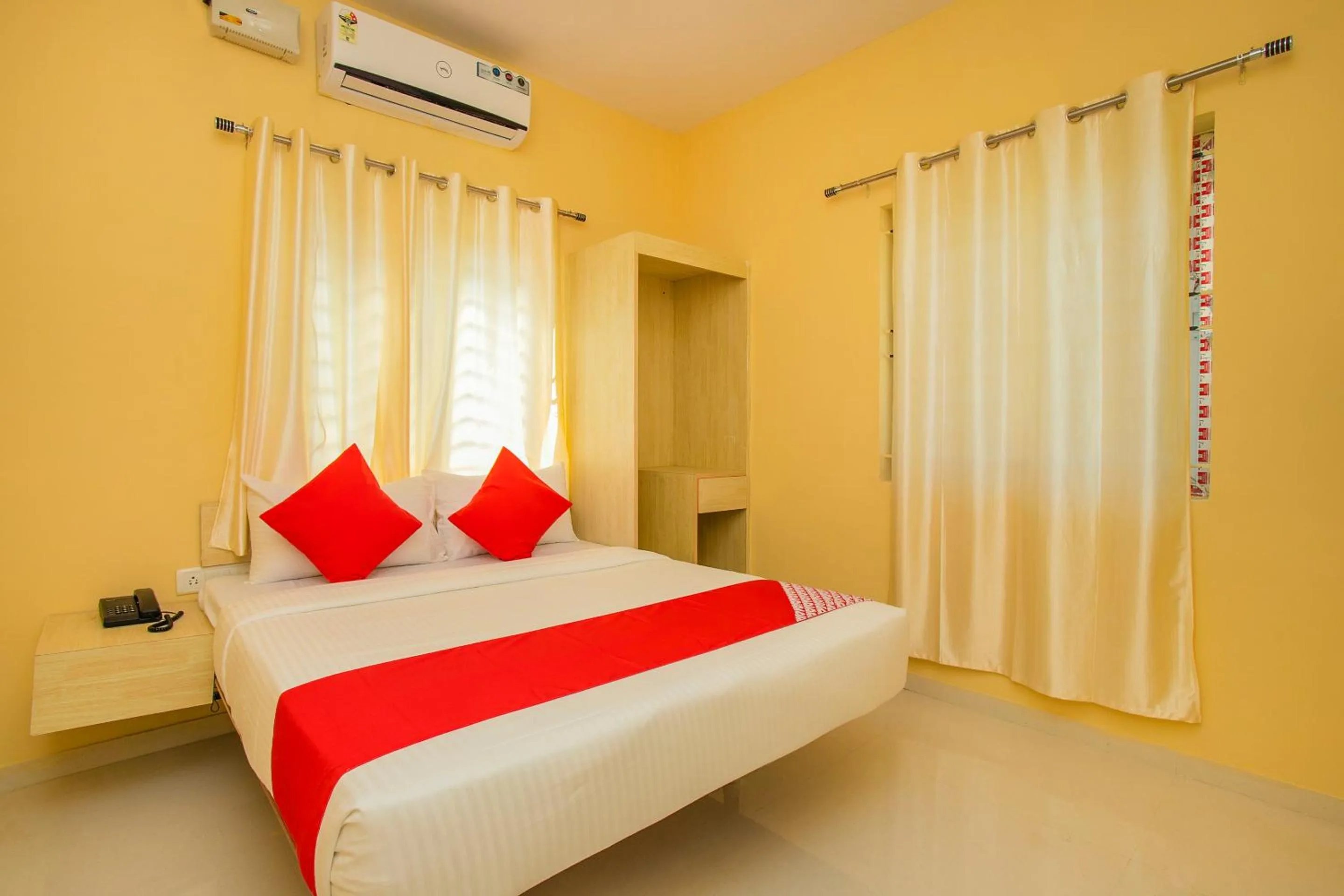Bedroom, Bed in Hotel O Varcity Emerald Near Ragigudda Sri Prasanna Anjaneyaswamy Temple