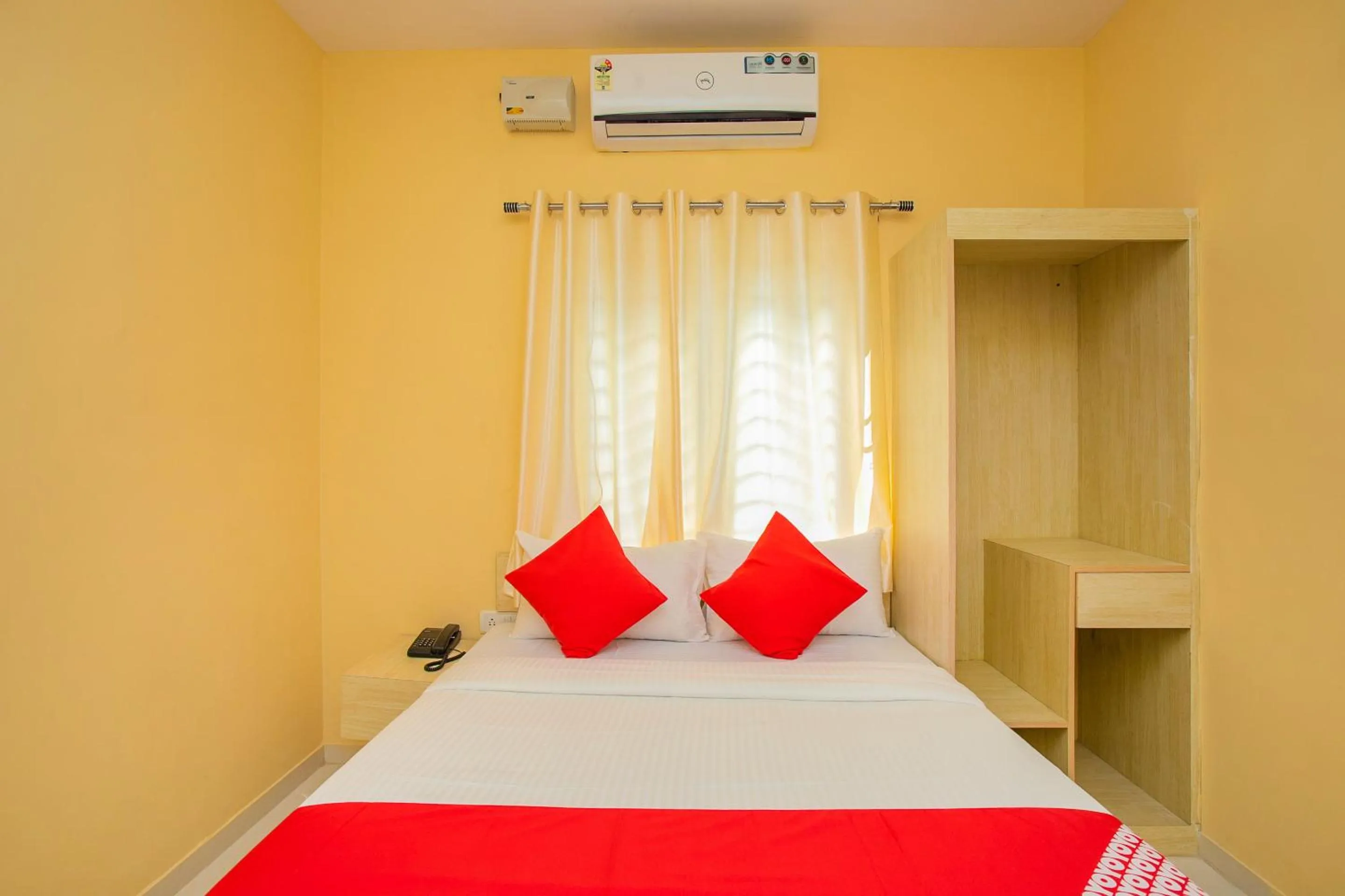 Bedroom, Bed in Hotel O Varcity Emerald Near Ragigudda Sri Prasanna Anjaneyaswamy Temple