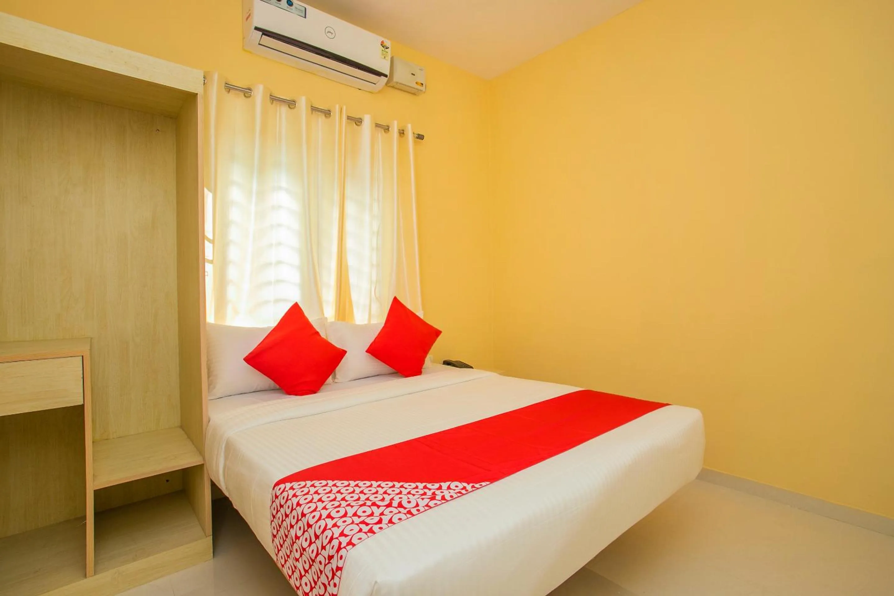 Bedroom, Bed in Hotel O Varcity Emerald Near Ragigudda Sri Prasanna Anjaneyaswamy Temple