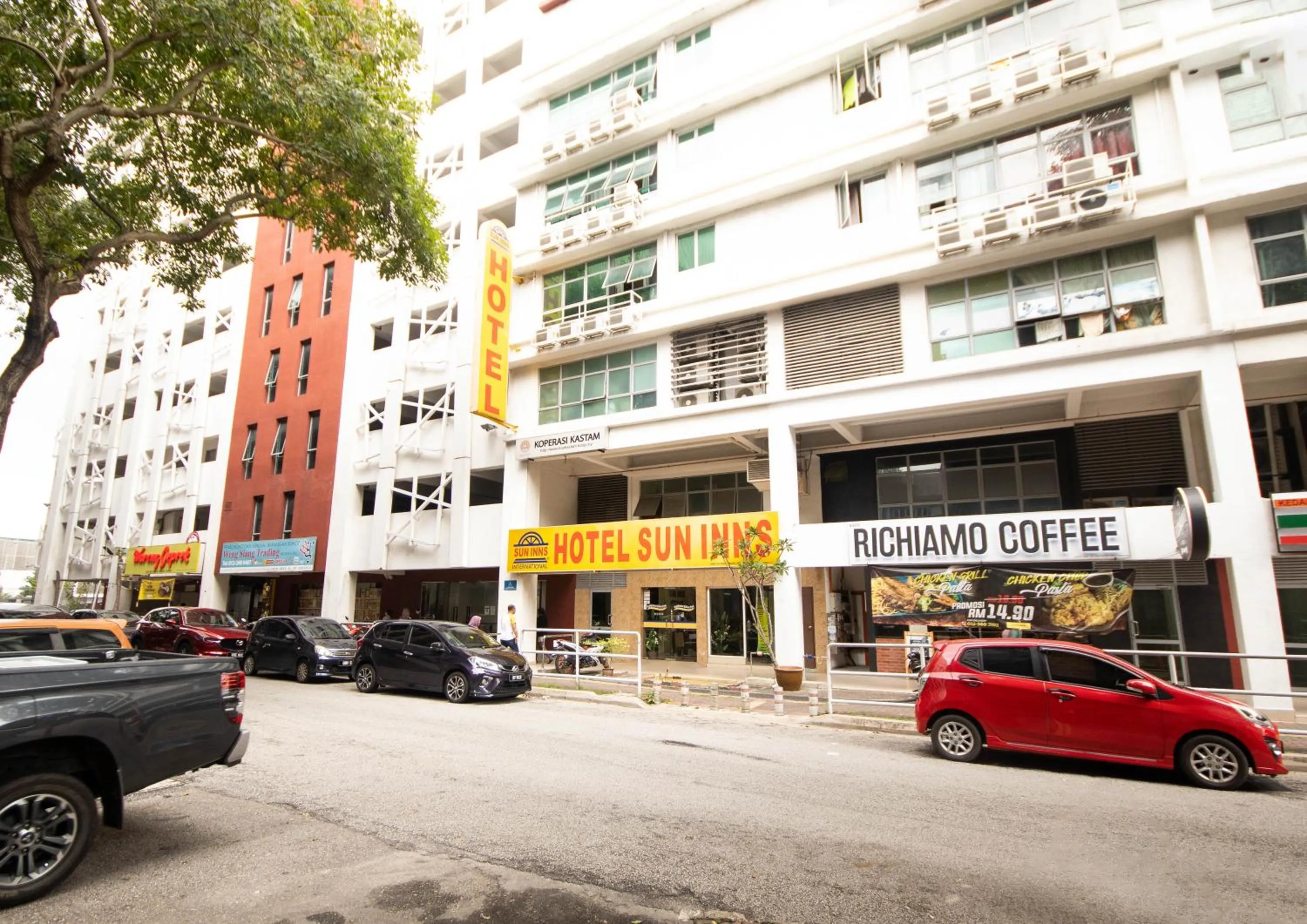 Property building in Sun Inns Hotel KopKastam Kelana Jaya