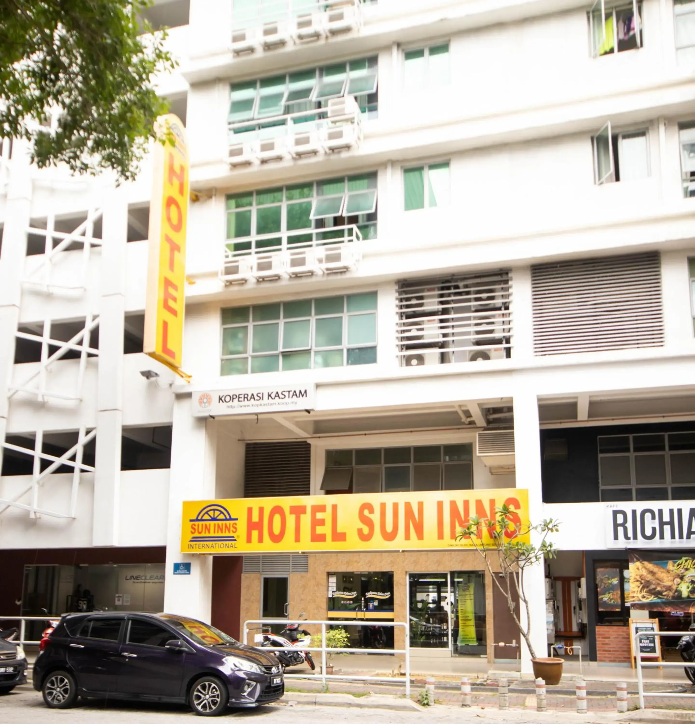 Property building in Sun Inns Hotel KopKastam Kelana Jaya Property building in Sun Inns Hotel KopKastam Kelana Jaya