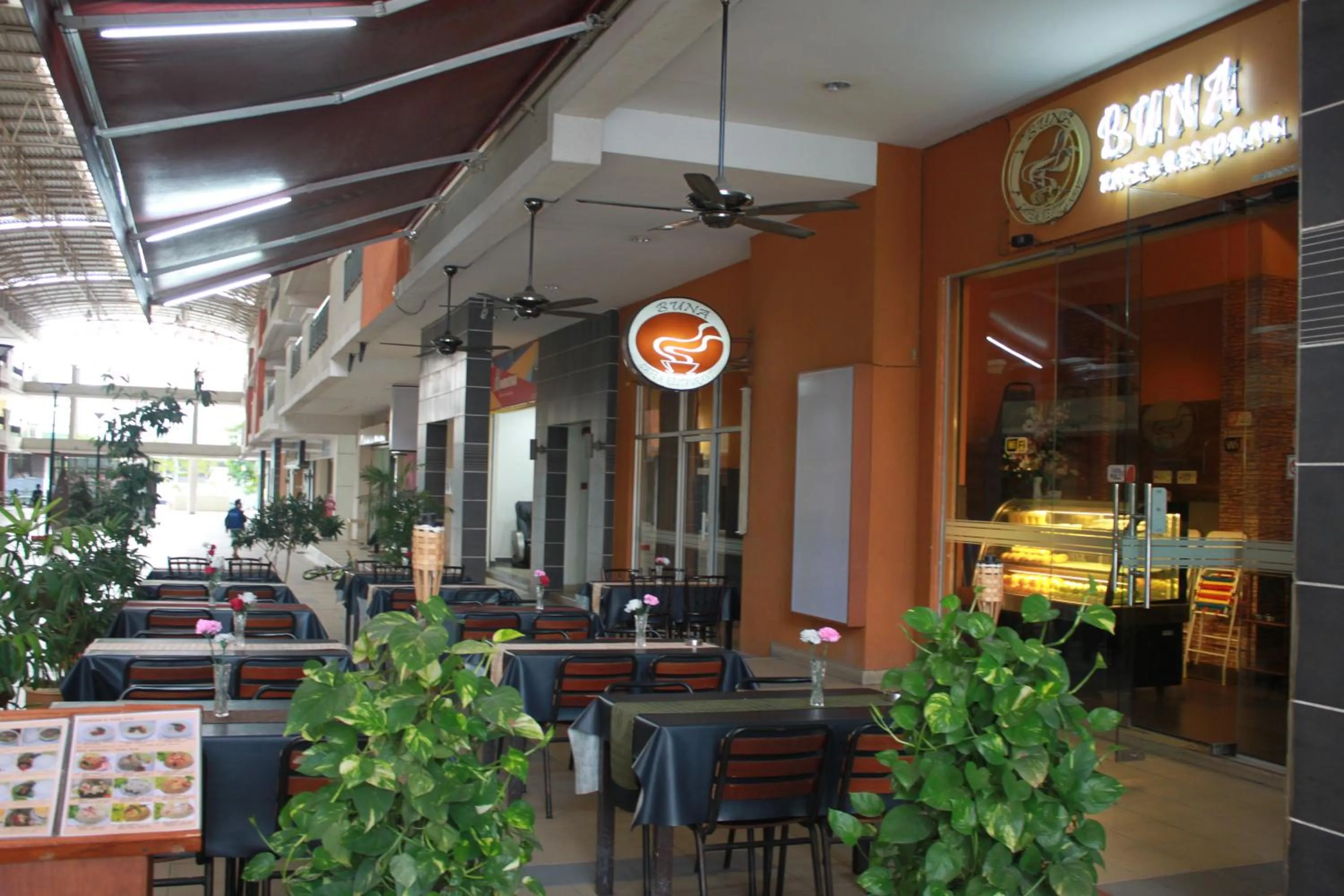 Restaurant/places to eat in Sun Inns Hotel KopKastam Kelana Jaya