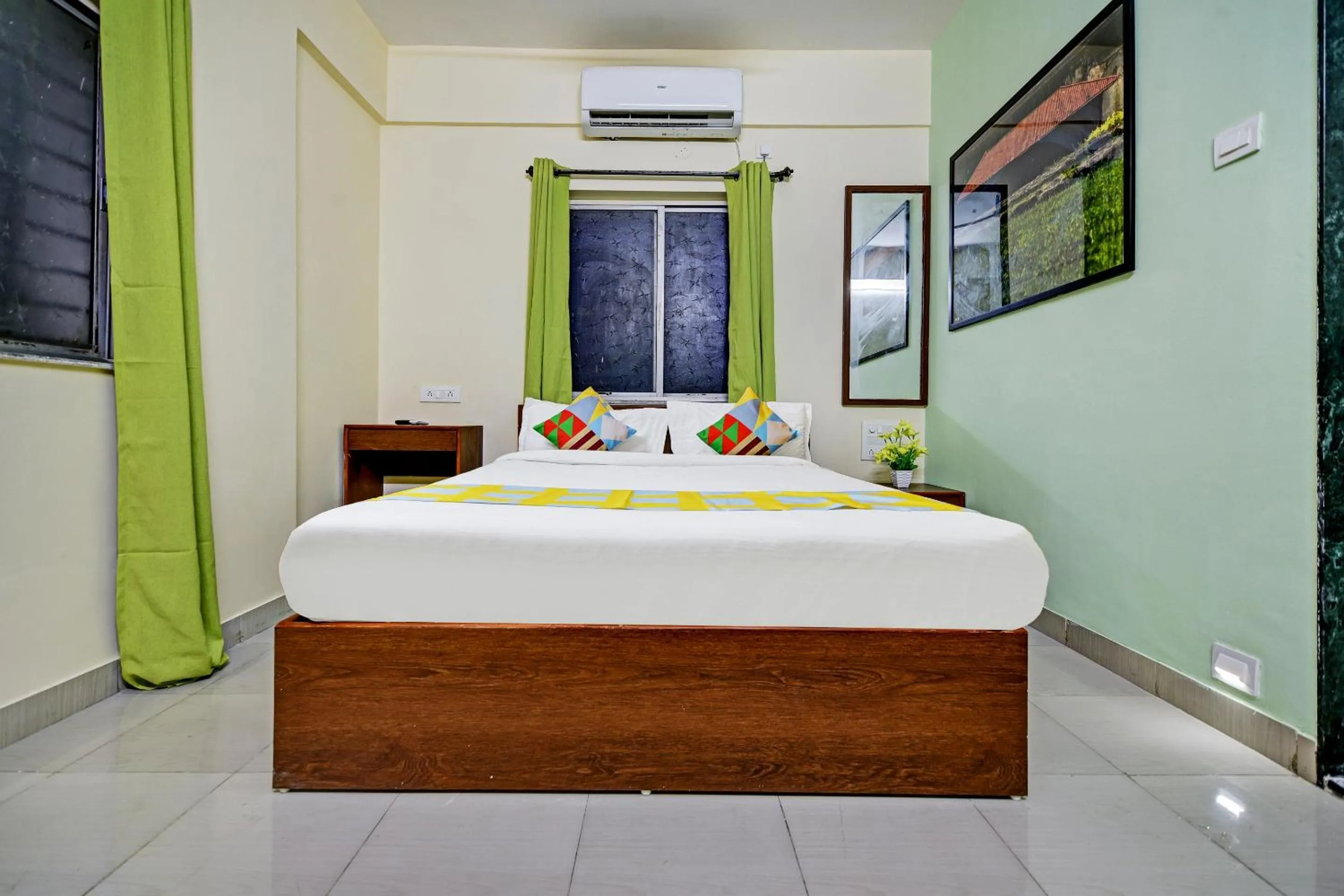 Bedroom, Bed in Hotel O Saiinn