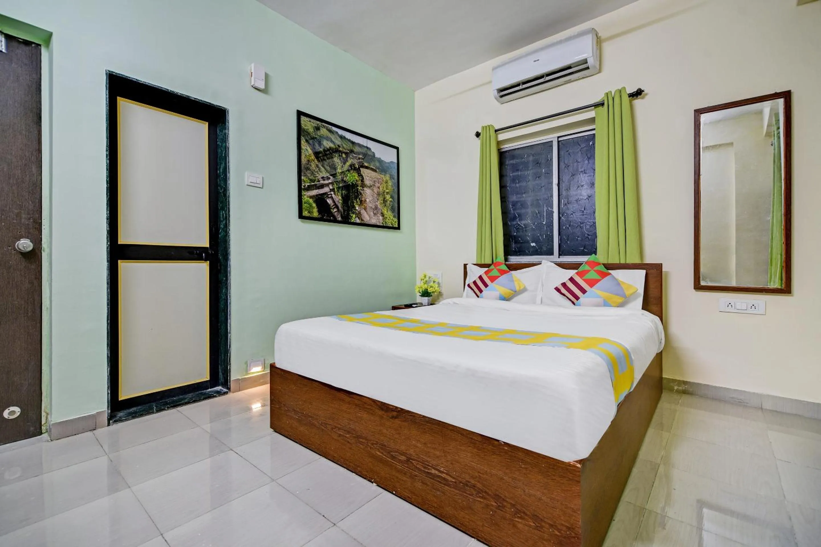 Bedroom, Bed in Hotel O Saiinn