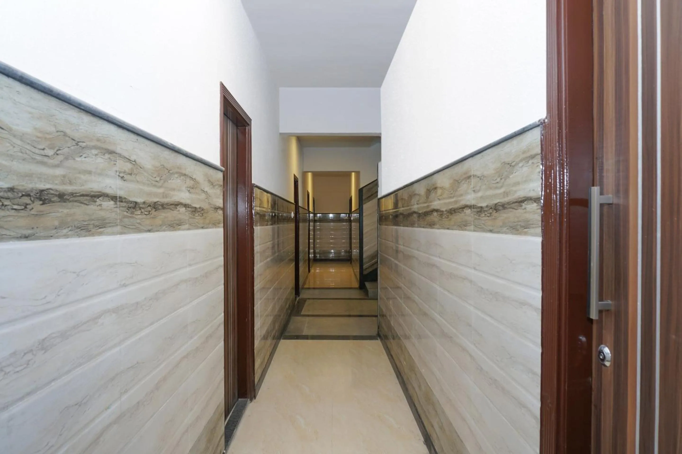 Hotel O J2 Service Apartment